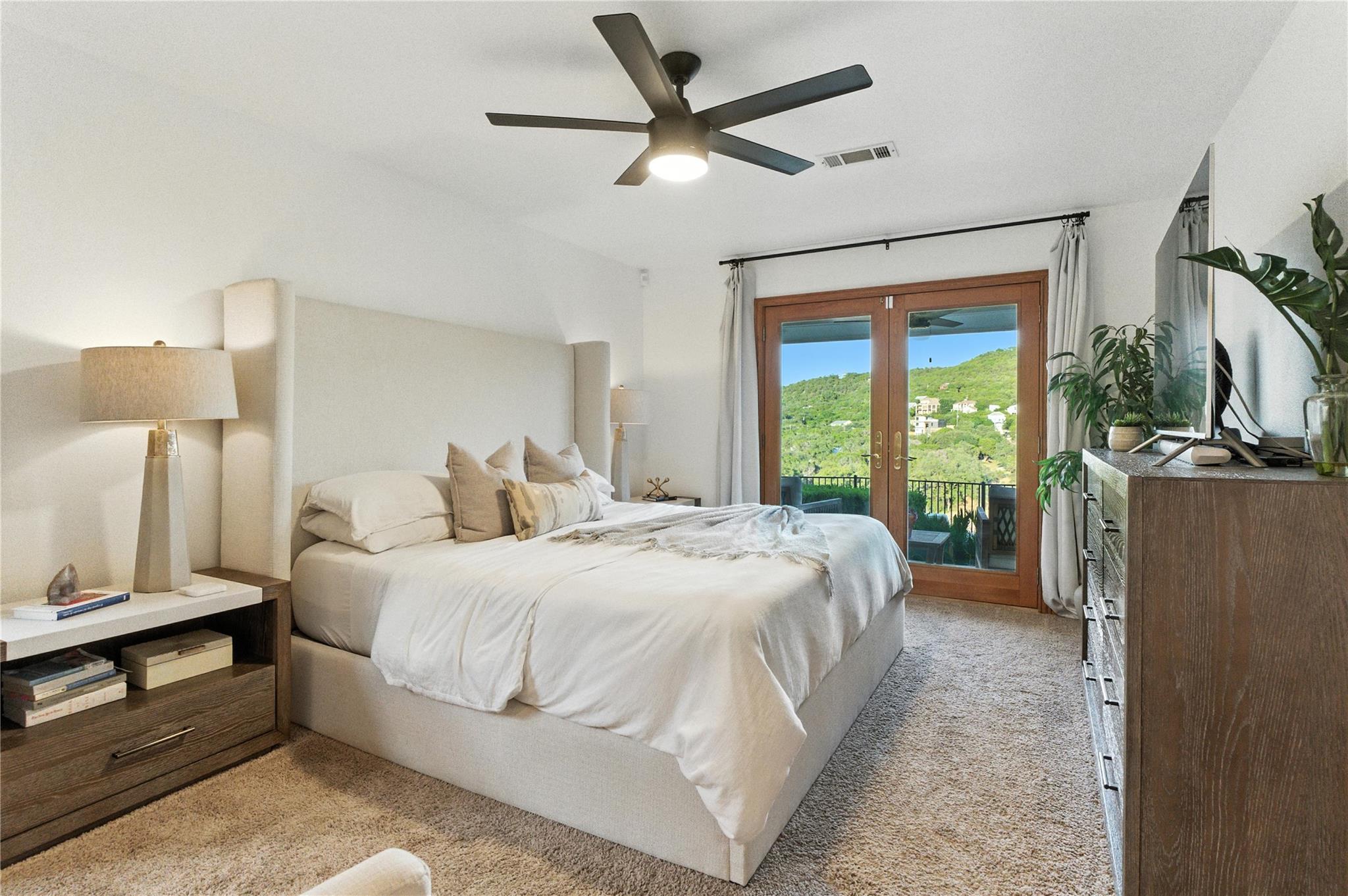 11103 Lakeside Dr, Jonestown, TX 78645