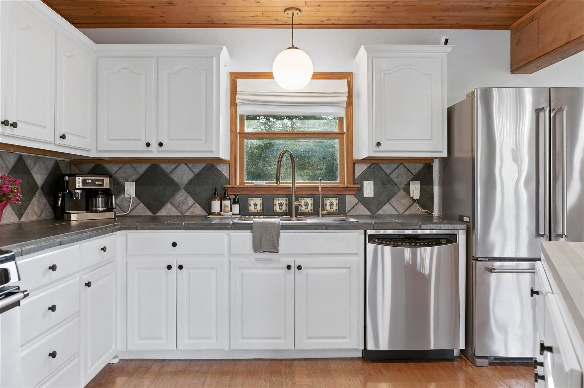 11103 Lakeside Dr, Jonestown, TX 78645