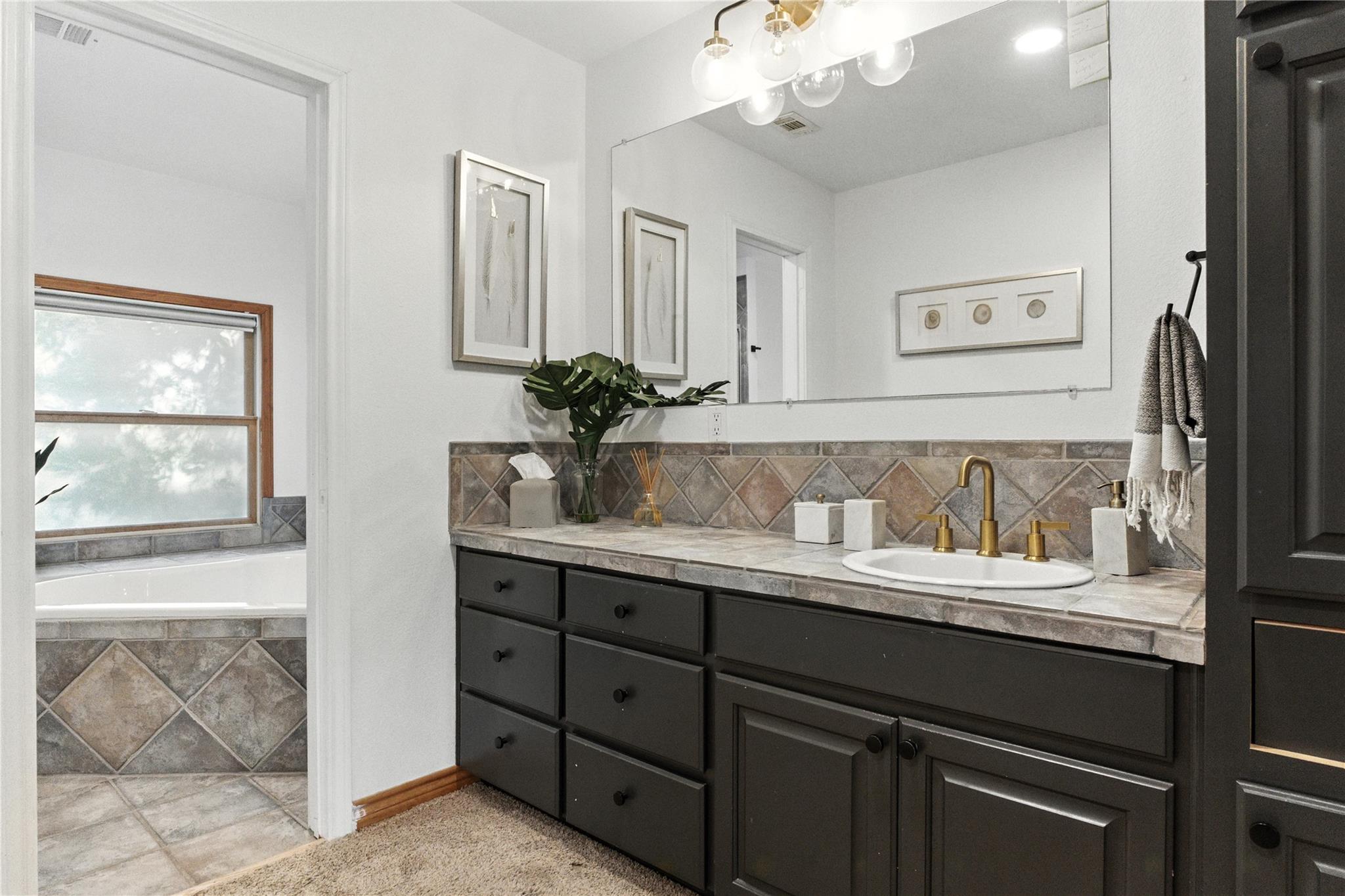 11103 Lakeside Dr, Jonestown, TX 78645