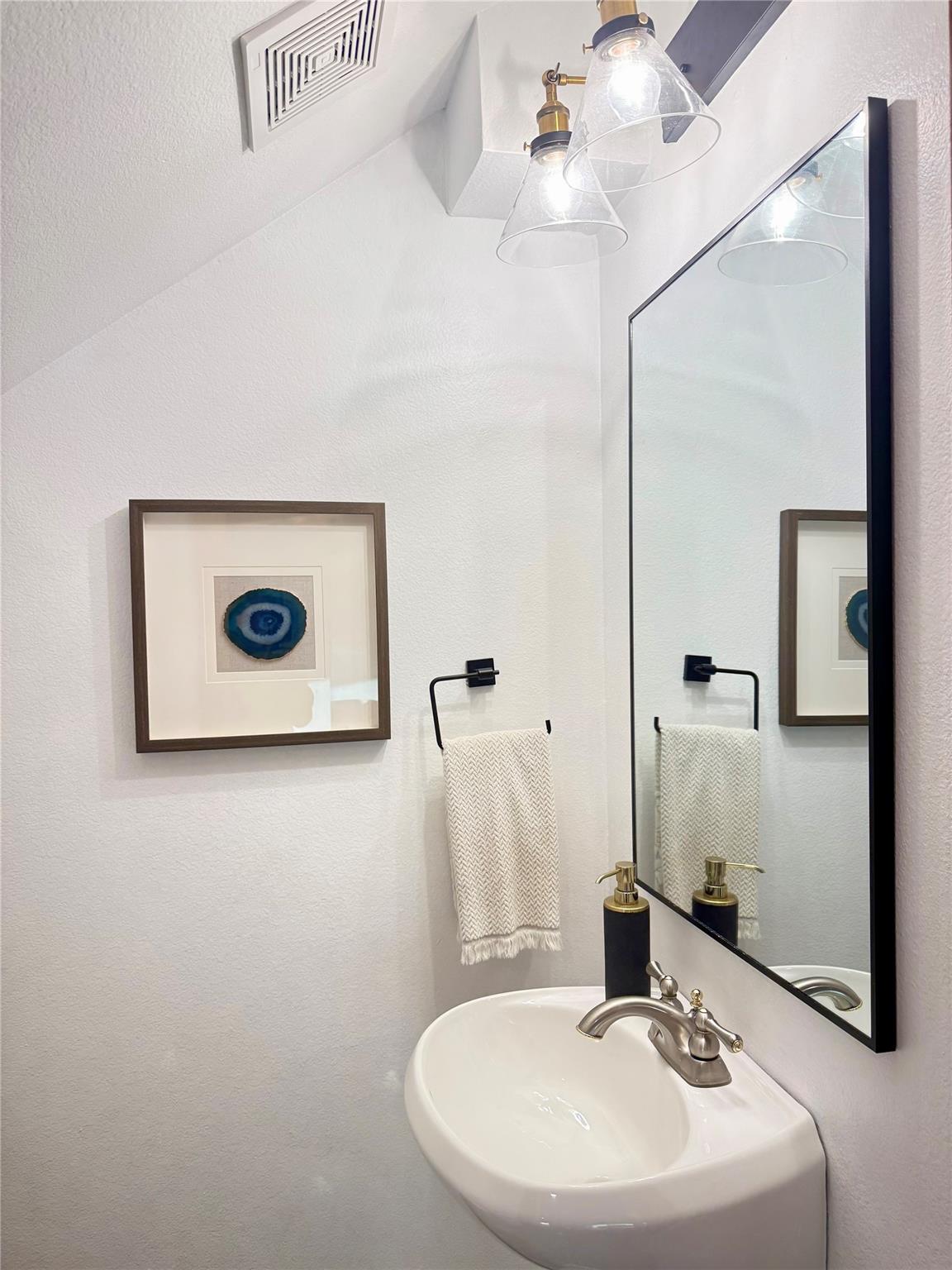 11103 Lakeside Dr, Jonestown, TX 78645