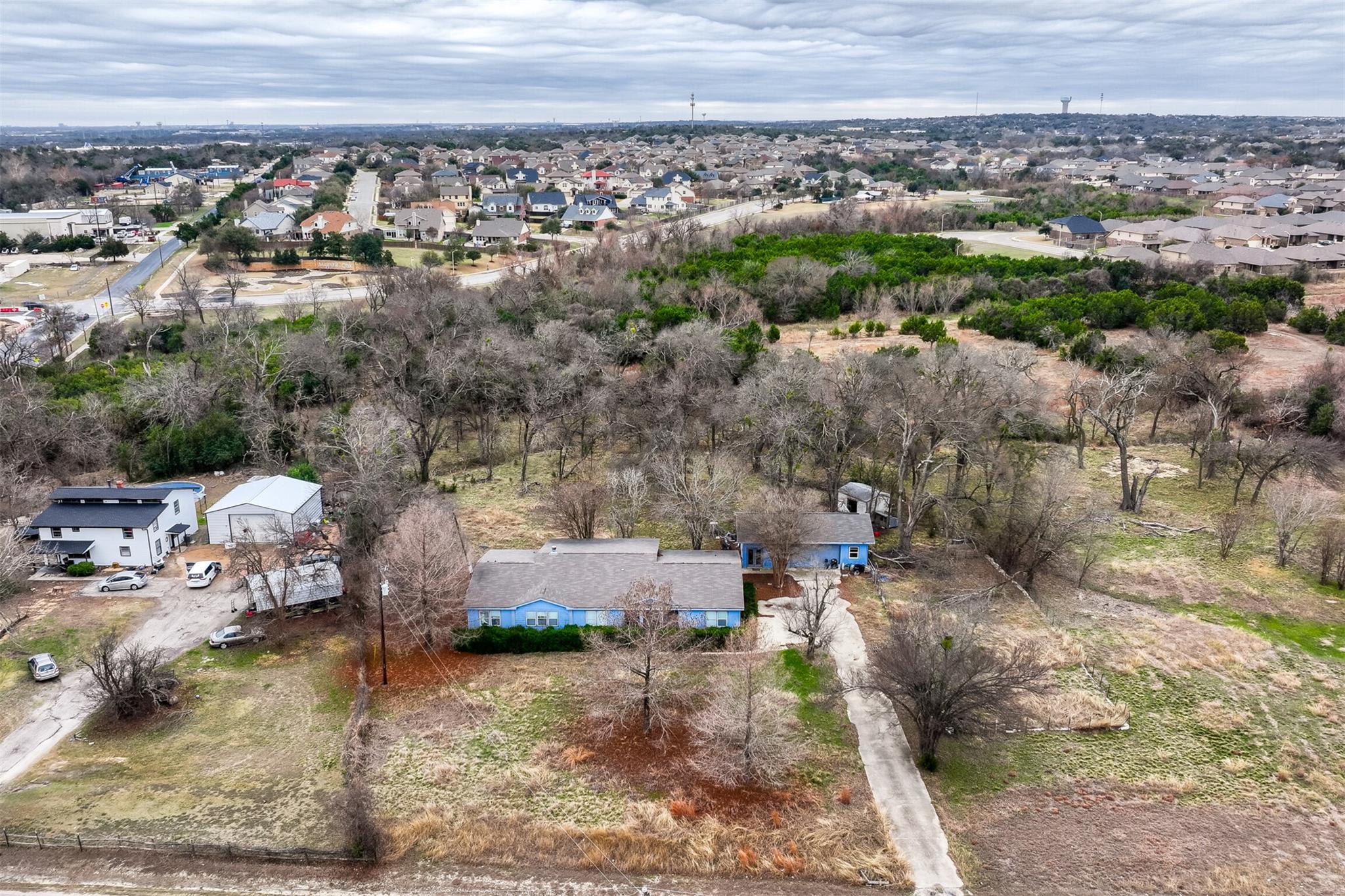 408 Horseshoe Dr, Leander, TX 78641