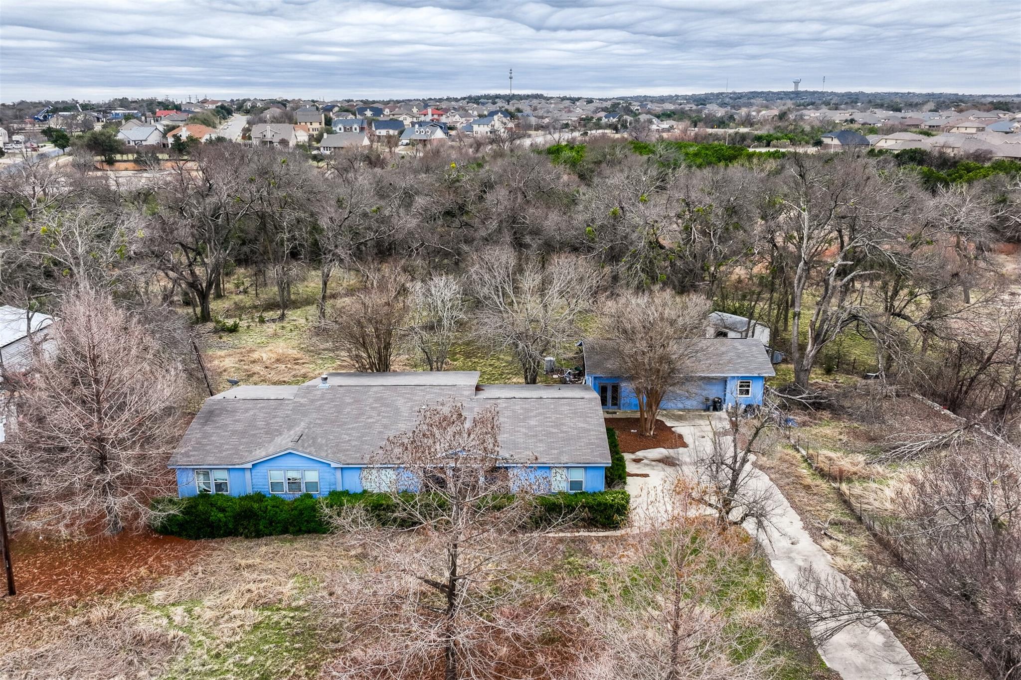 408 Horseshoe Dr, Leander, TX 78641