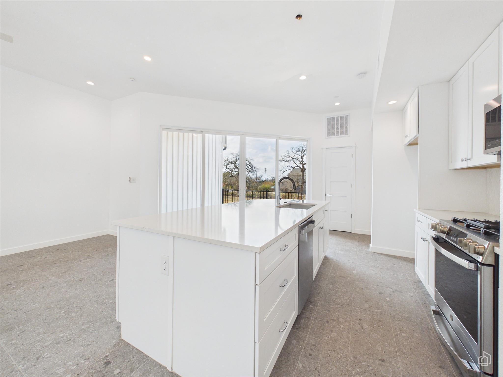 5912 Harold Ct # 104, Austin, TX 78721