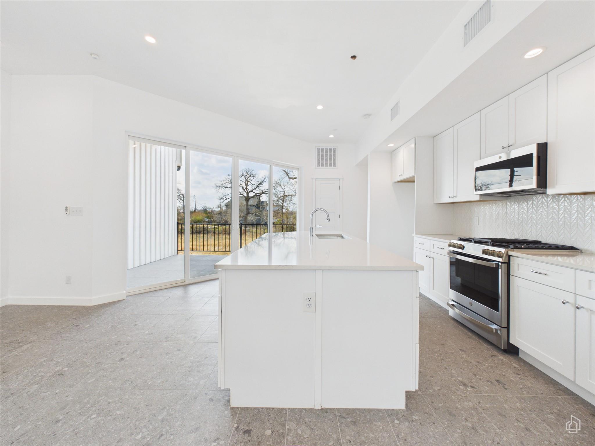 5912 Harold Ct # 104, Austin, TX 78721