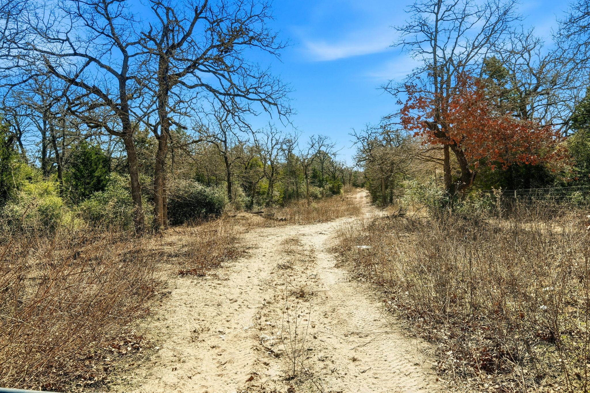 1310 Perry Ln, Thorndale, TX 76577