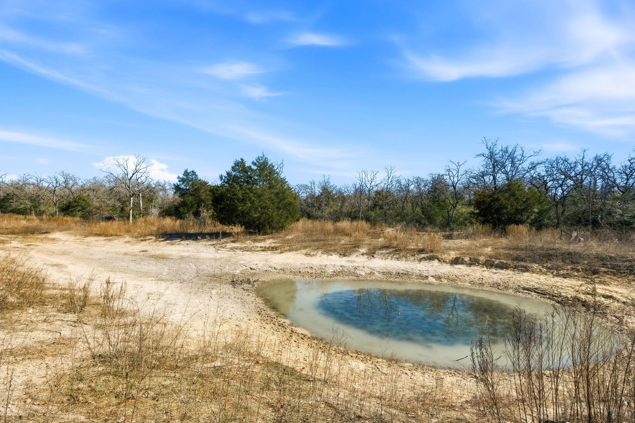 1310 Perry Ln, Thorndale, TX 76577