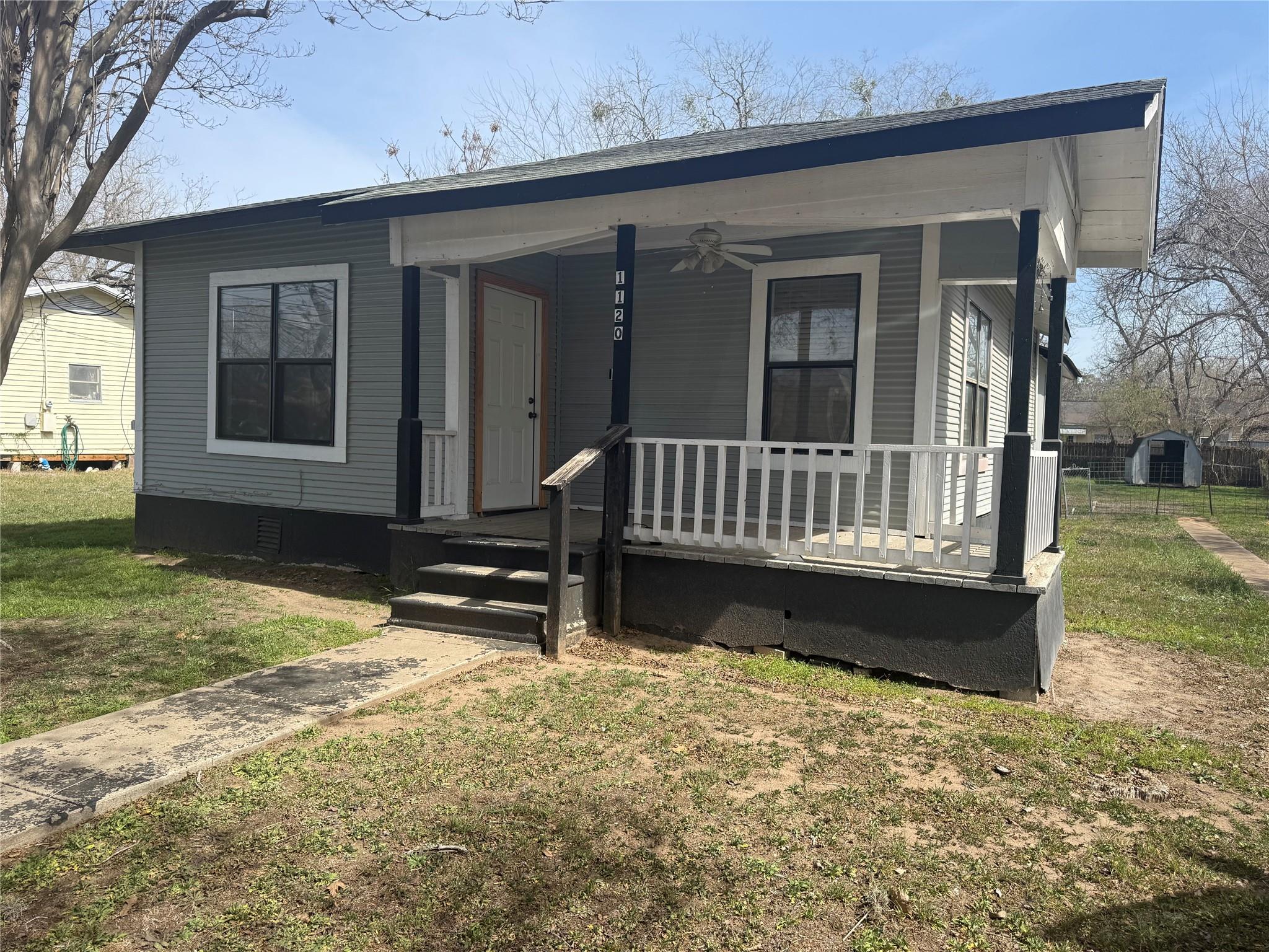 1120 Saint Paul St, Gonzales, TX 78629