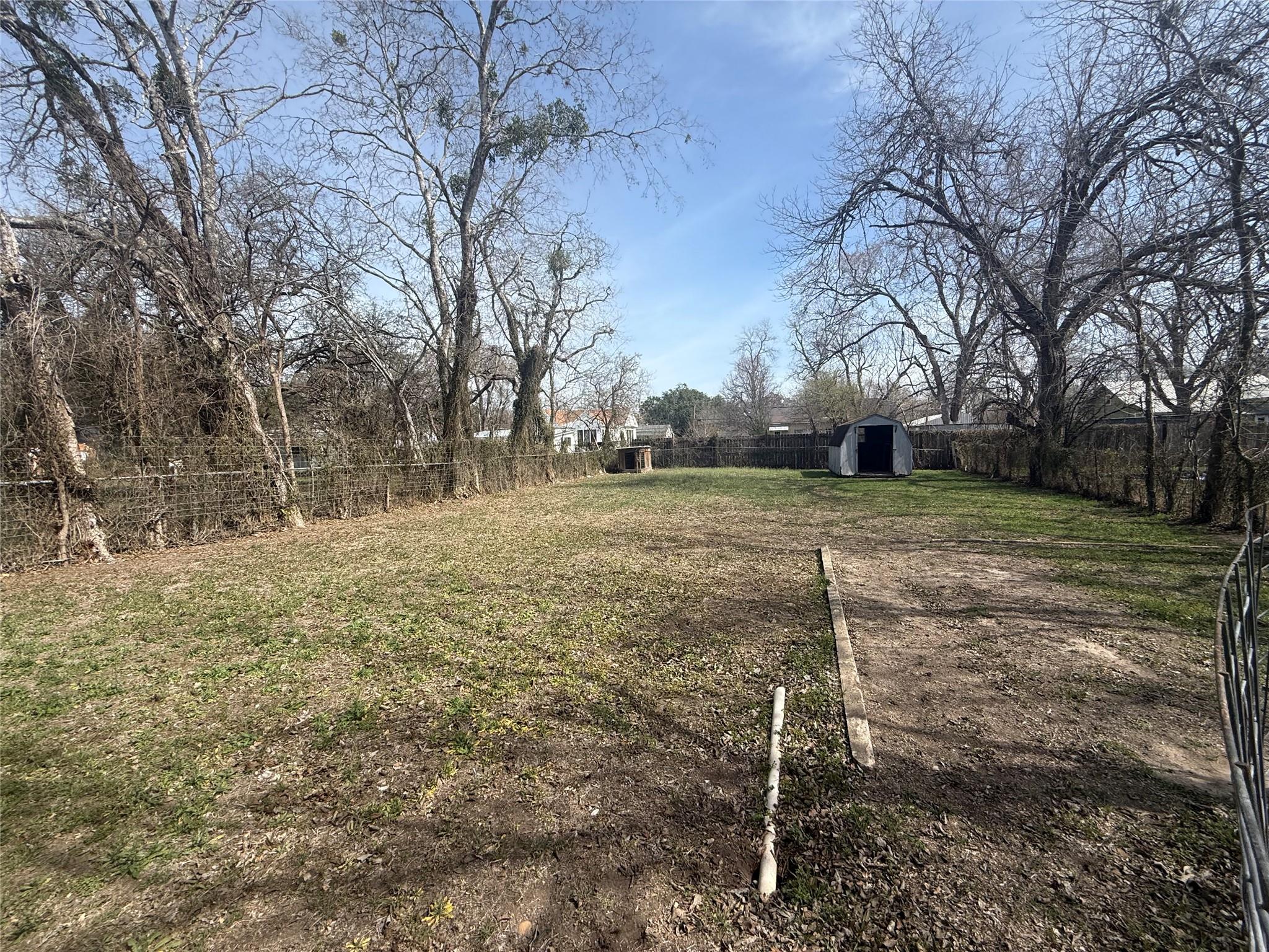 1120 Saint Paul St, Gonzales, TX 78629