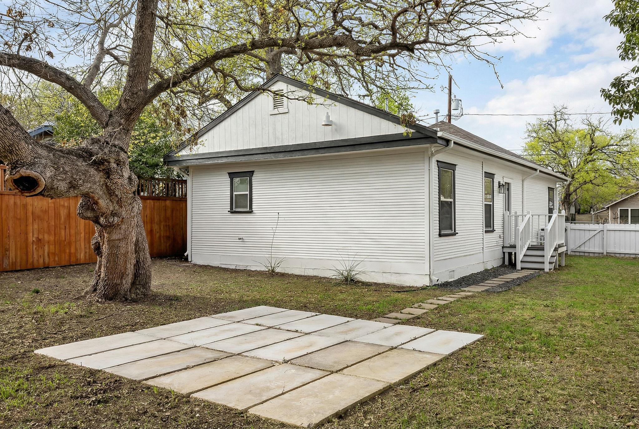 1313 E 13th St, Austin, TX 78702