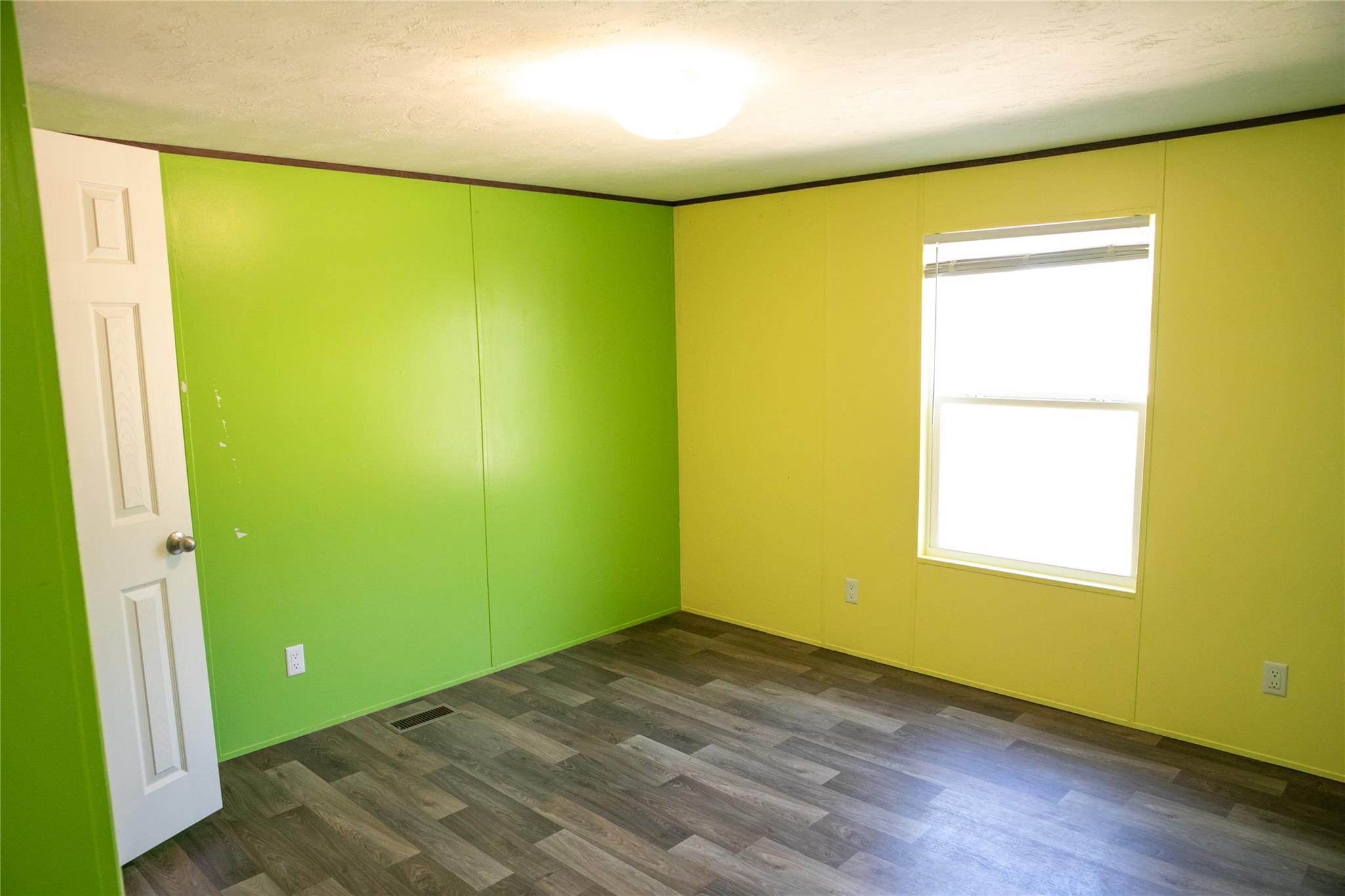 12899 Young Ln, Carmine, TX 78932