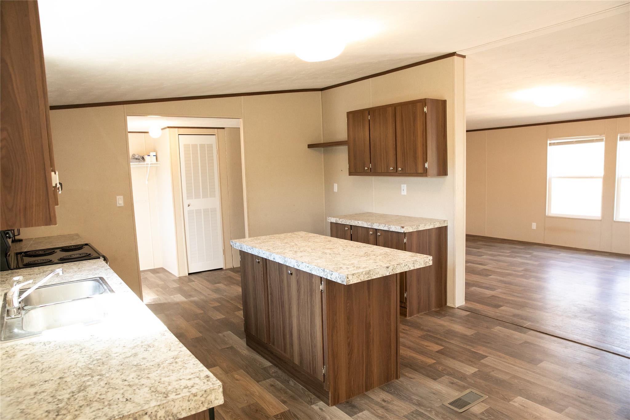 12899 Young Ln, Carmine, TX 78932