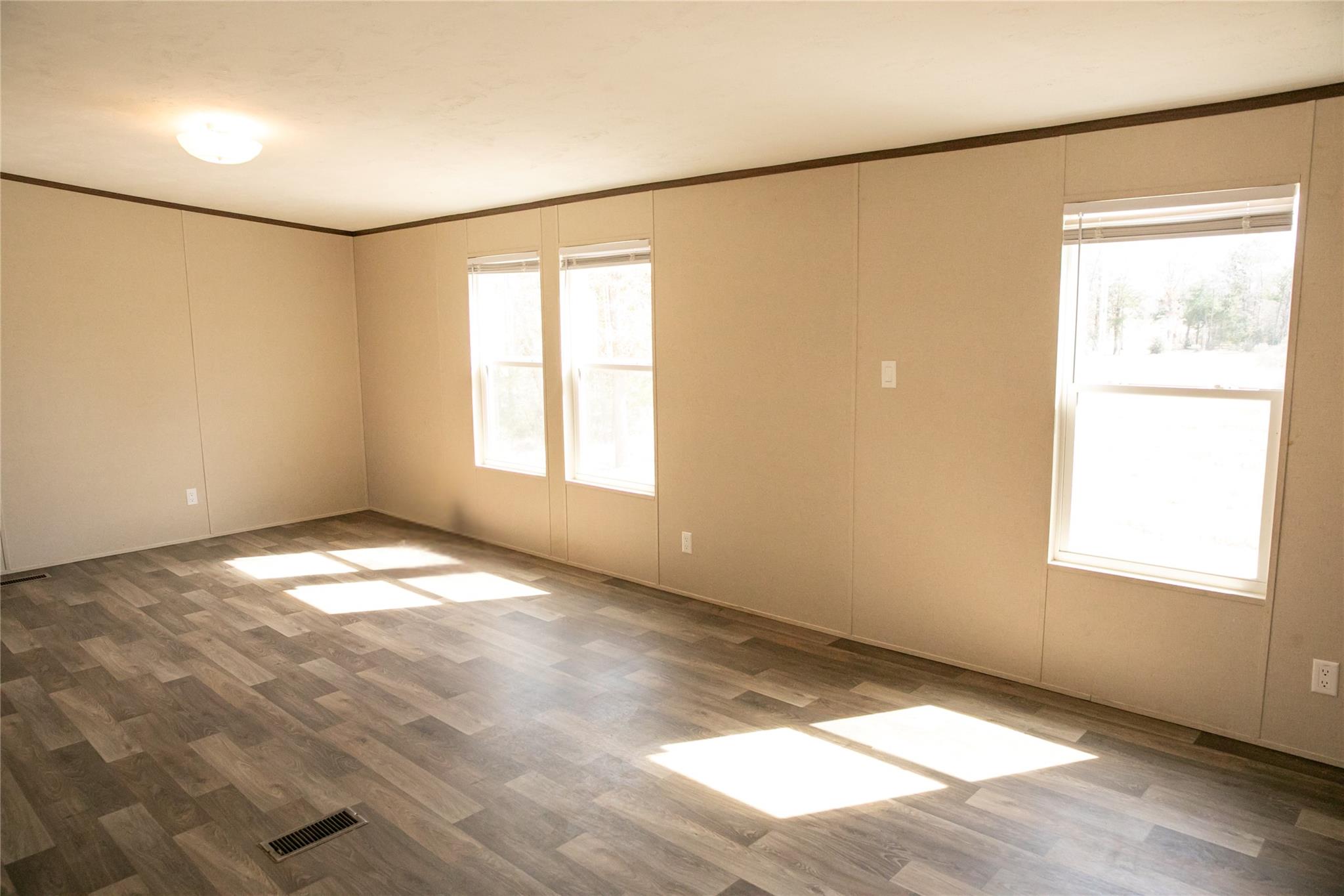 12899 Young Ln, Carmine, TX 78932