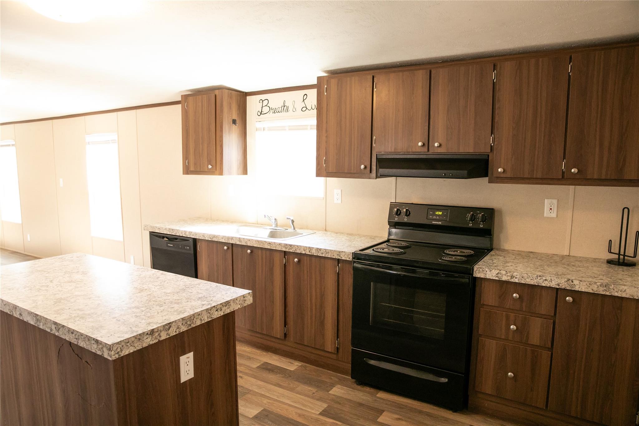 12899 Young Ln, Carmine, TX 78932