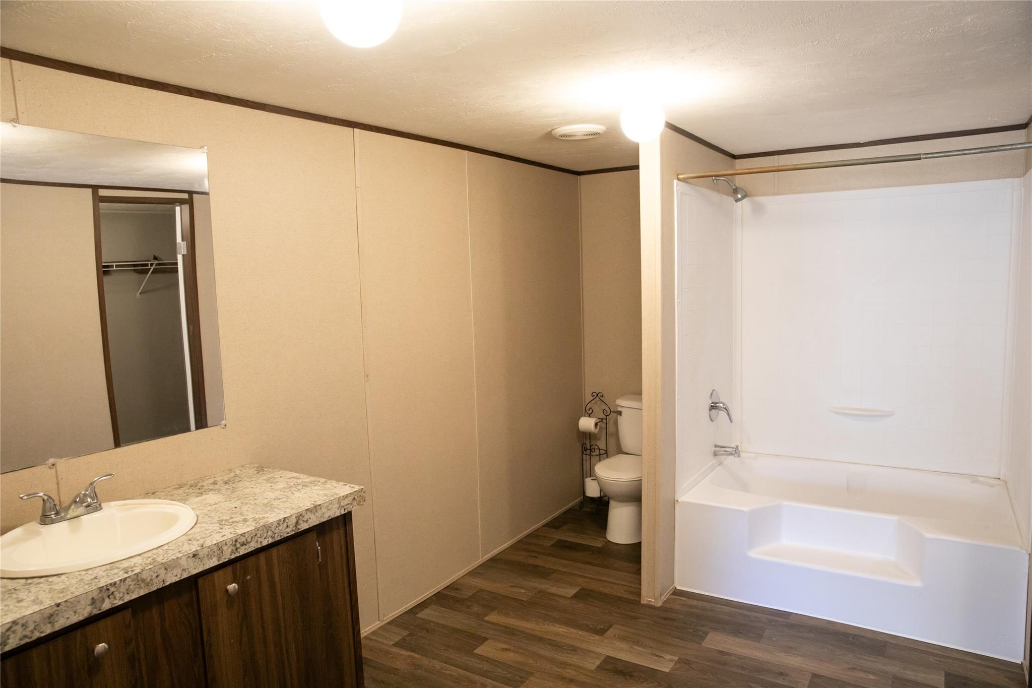 12899 Young Ln, Carmine, TX 78932