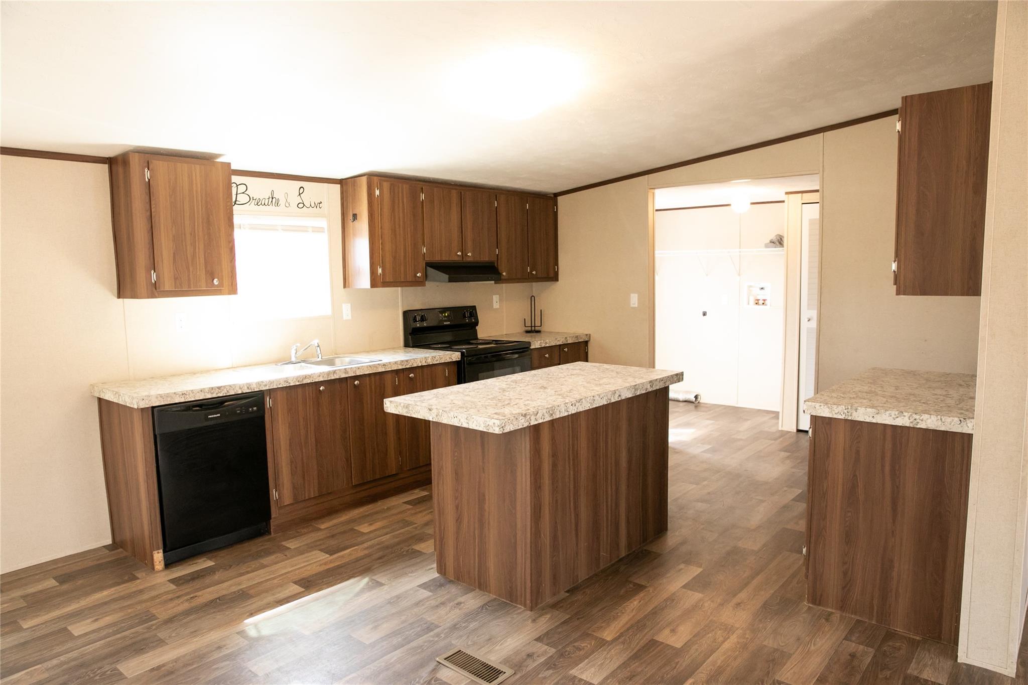 12899 Young Ln, Carmine, TX 78932