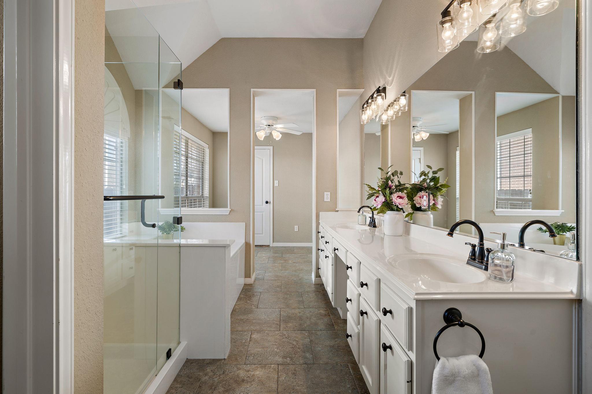 2040 SAINT ANDREWS Dr, Round Rock, TX 78664