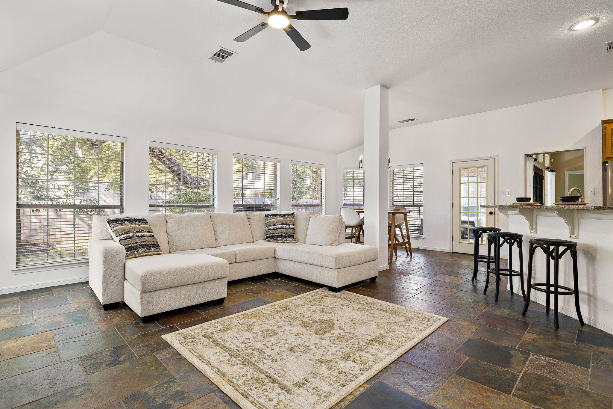 2040 SAINT ANDREWS Dr, Round Rock, TX 78664