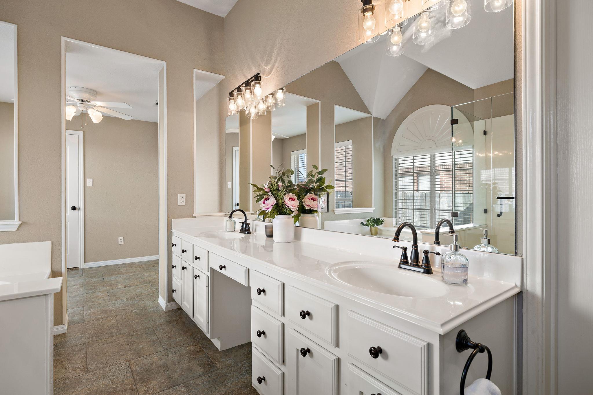 2040 SAINT ANDREWS Dr, Round Rock, TX 78664