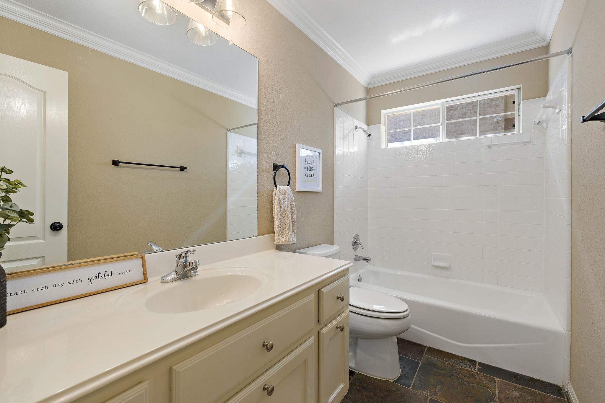 2040 SAINT ANDREWS Dr, Round Rock, TX 78664