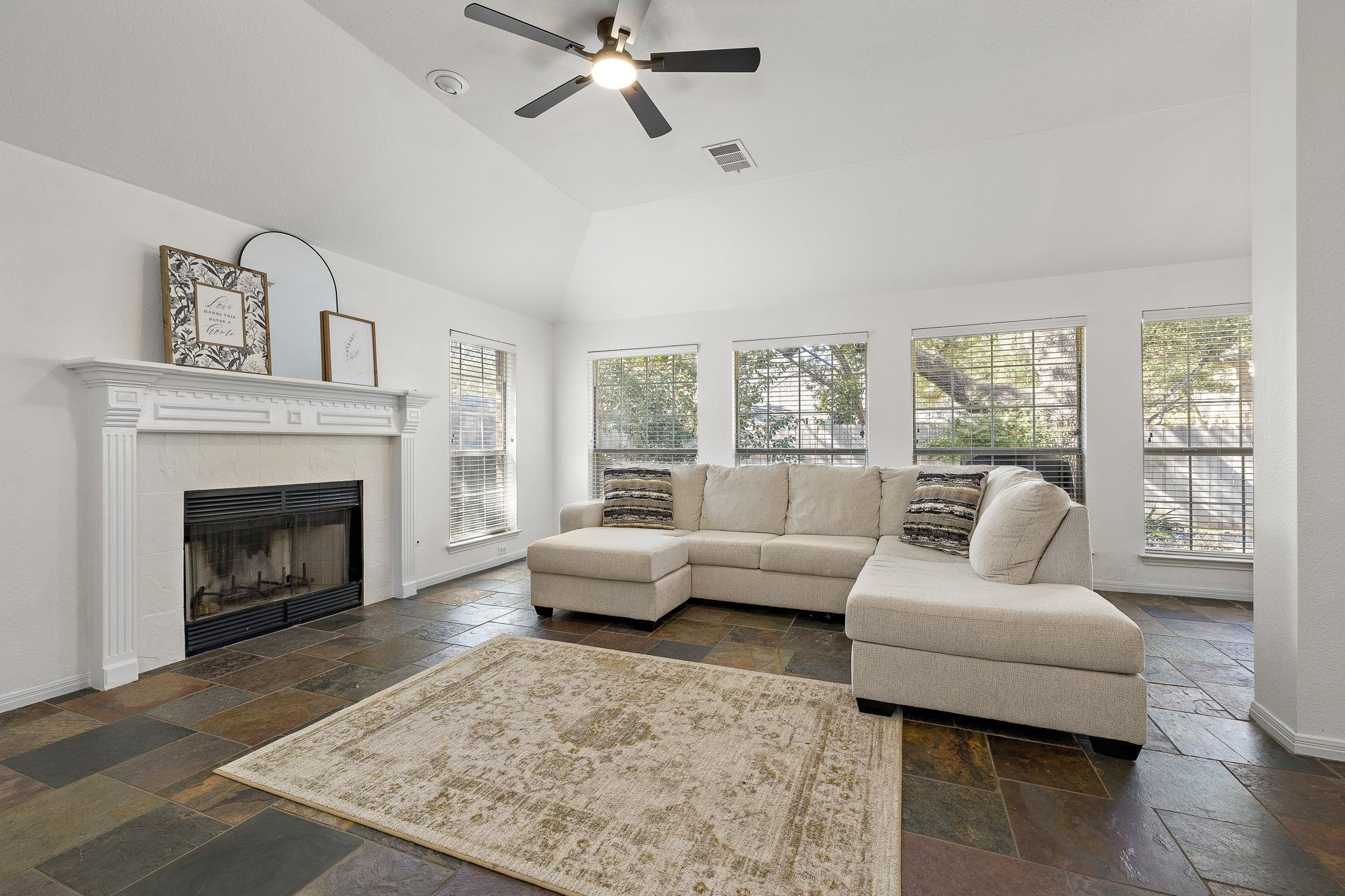 2040 SAINT ANDREWS Dr, Round Rock, TX 78664