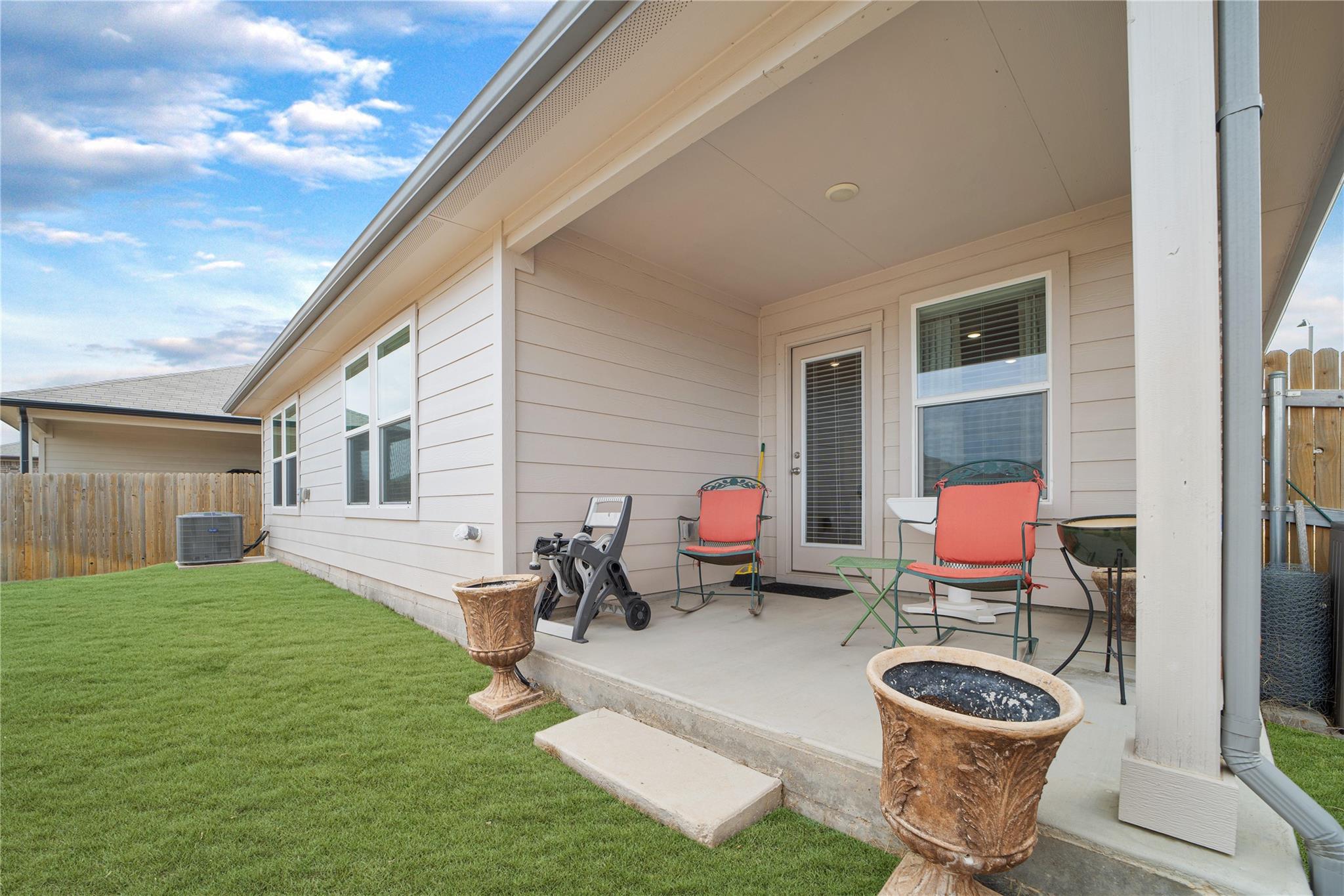 143 Callado Cir, San Marcos, TX 78666