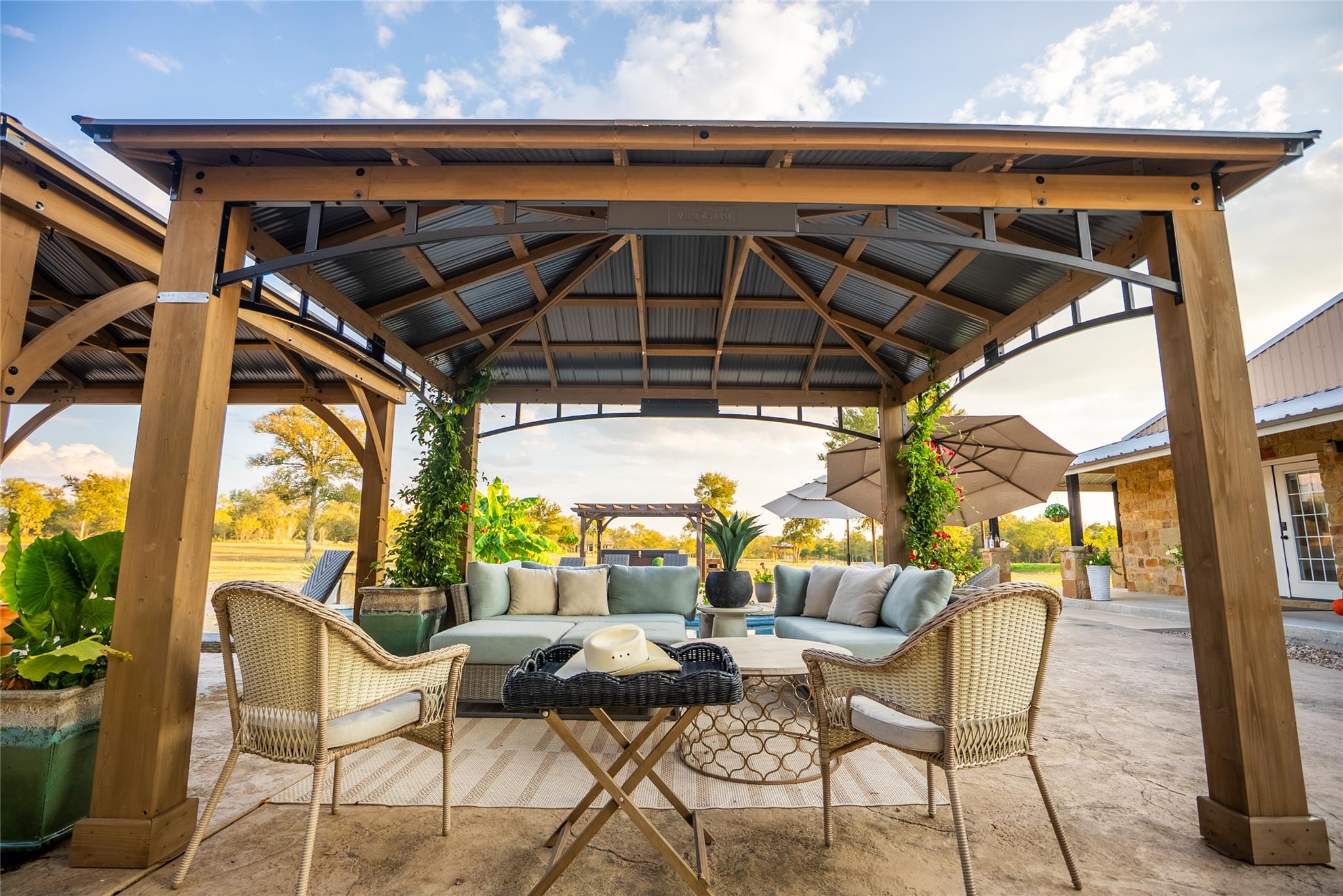 000 Oil Field Rd, Lockhart, TX 78644