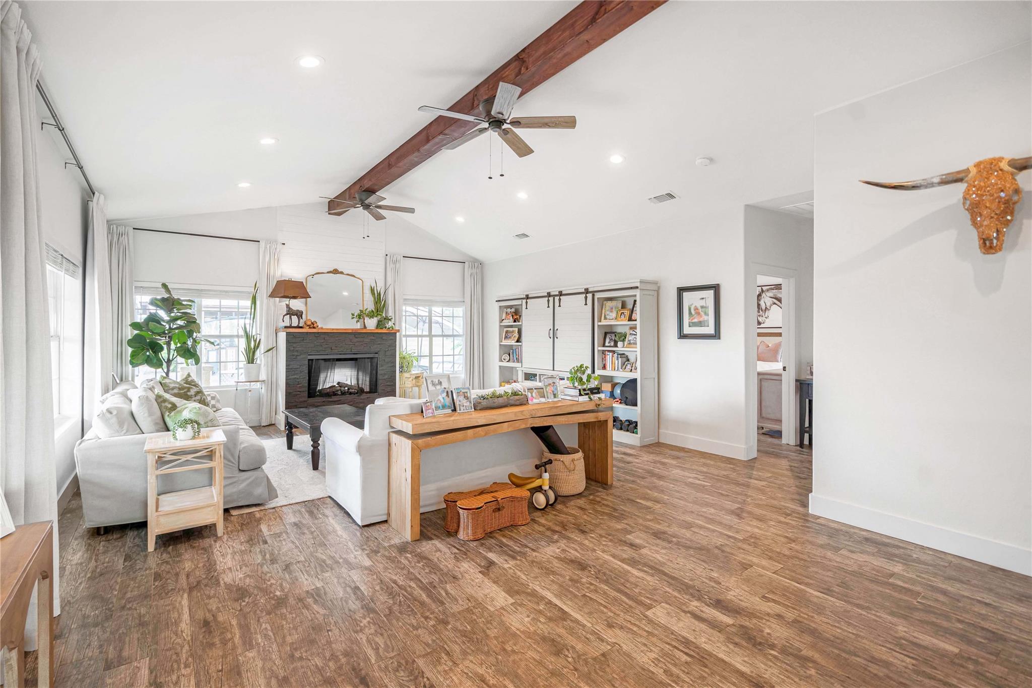 000 Oil Field Rd, Lockhart, TX 78644