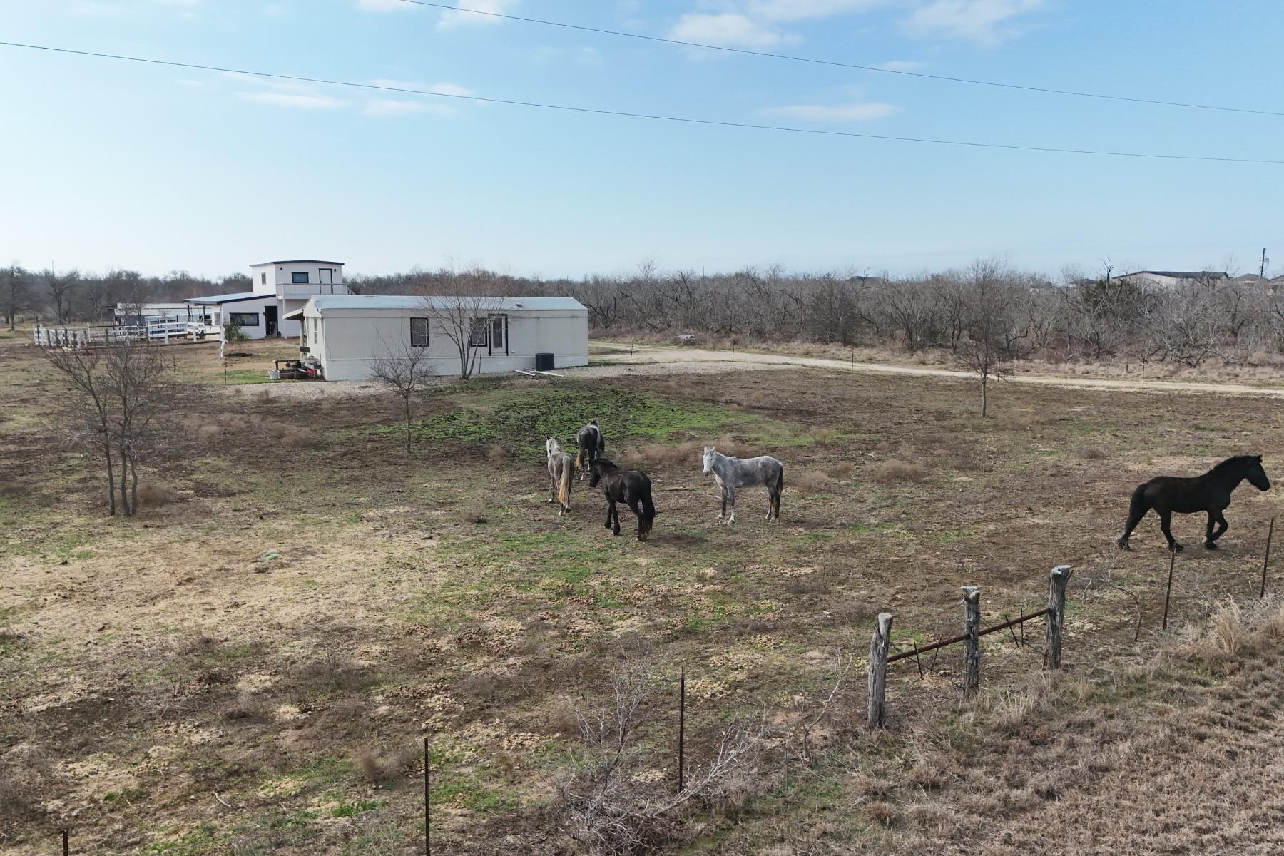 2690 County Road 466, Elgin, TX 78621