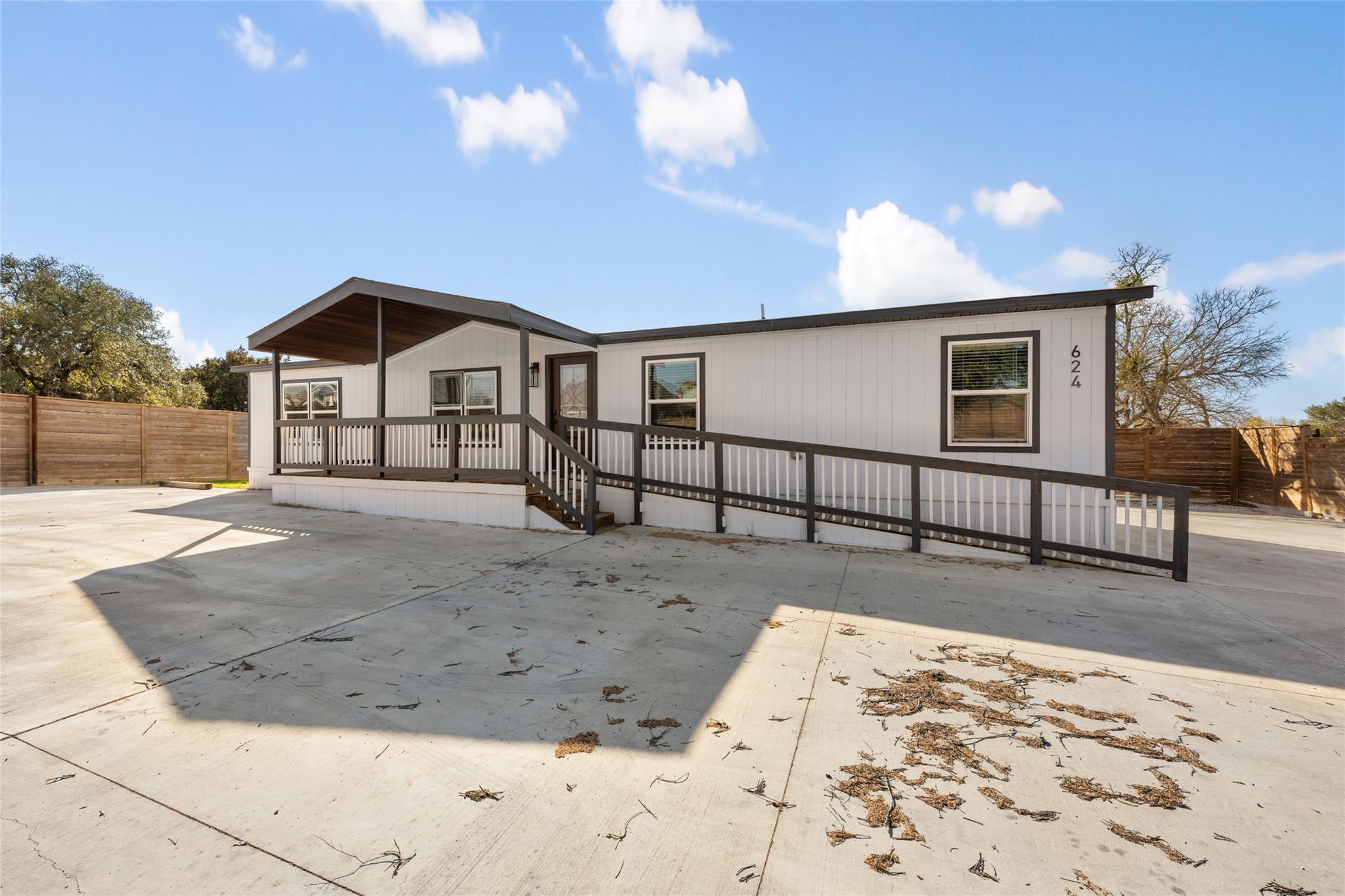 624 S Old Stagecoach Rd, Kyle, TX 78640