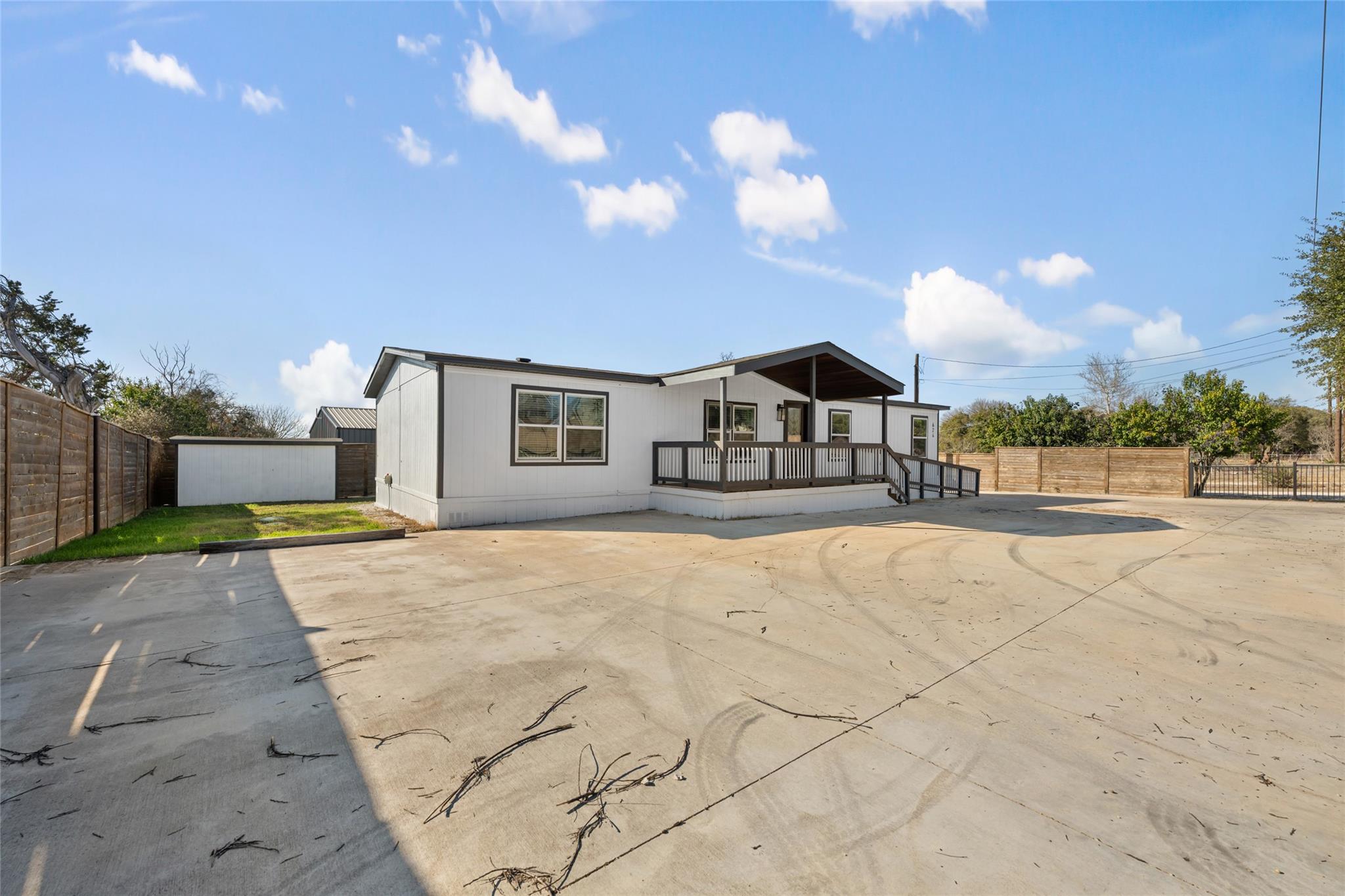 624 S Old Stagecoach Rd, Kyle, TX 78640