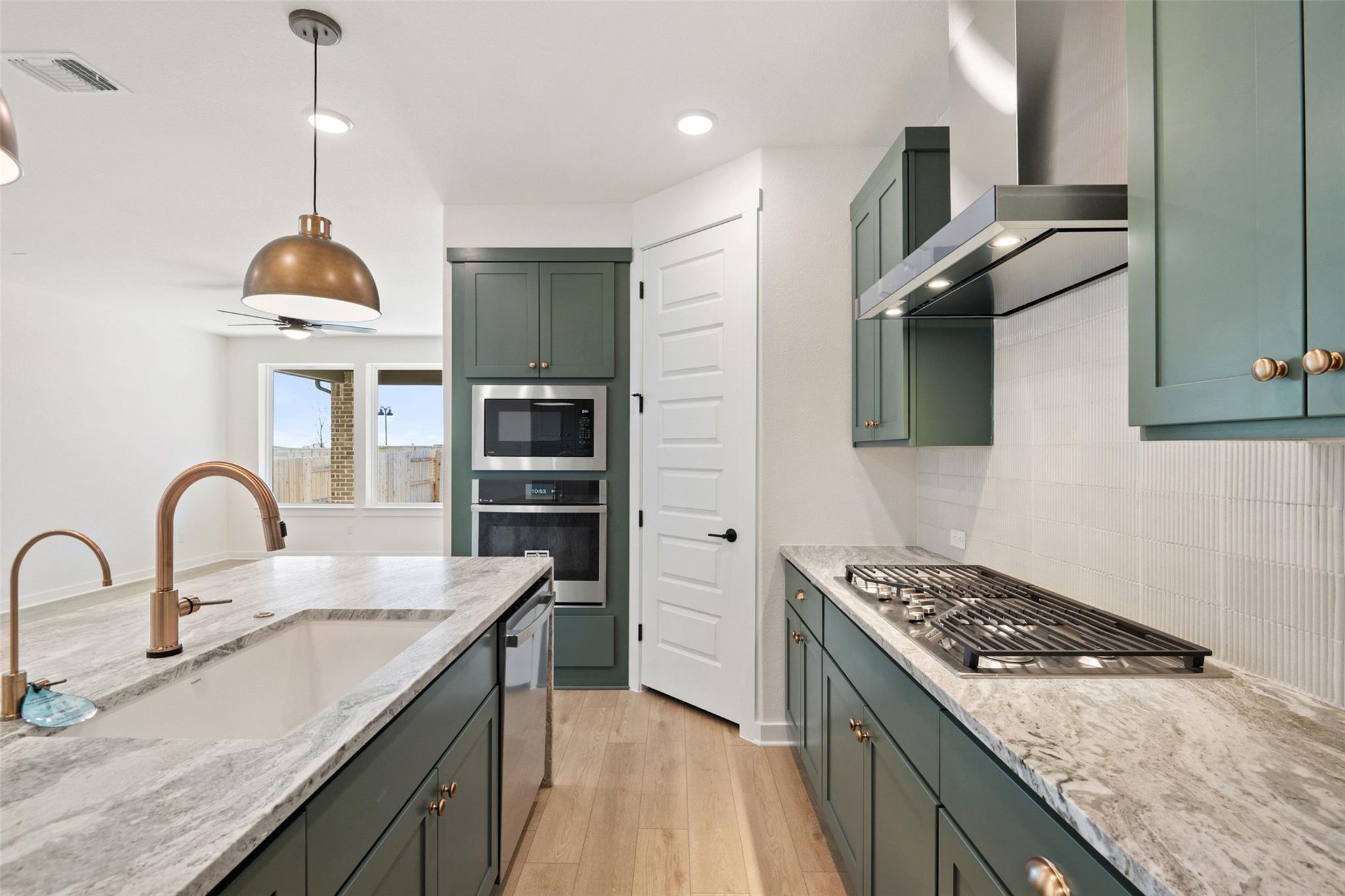 384 Brandywine Road, Hutto, TX 78634