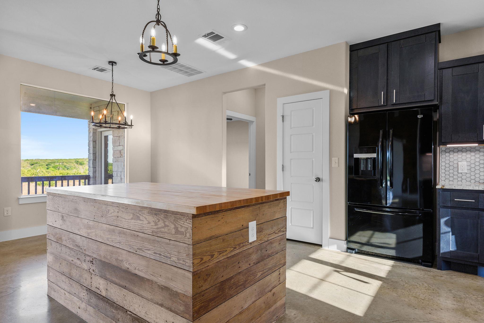 7943 W Fm 243, Bertram, TX 78605