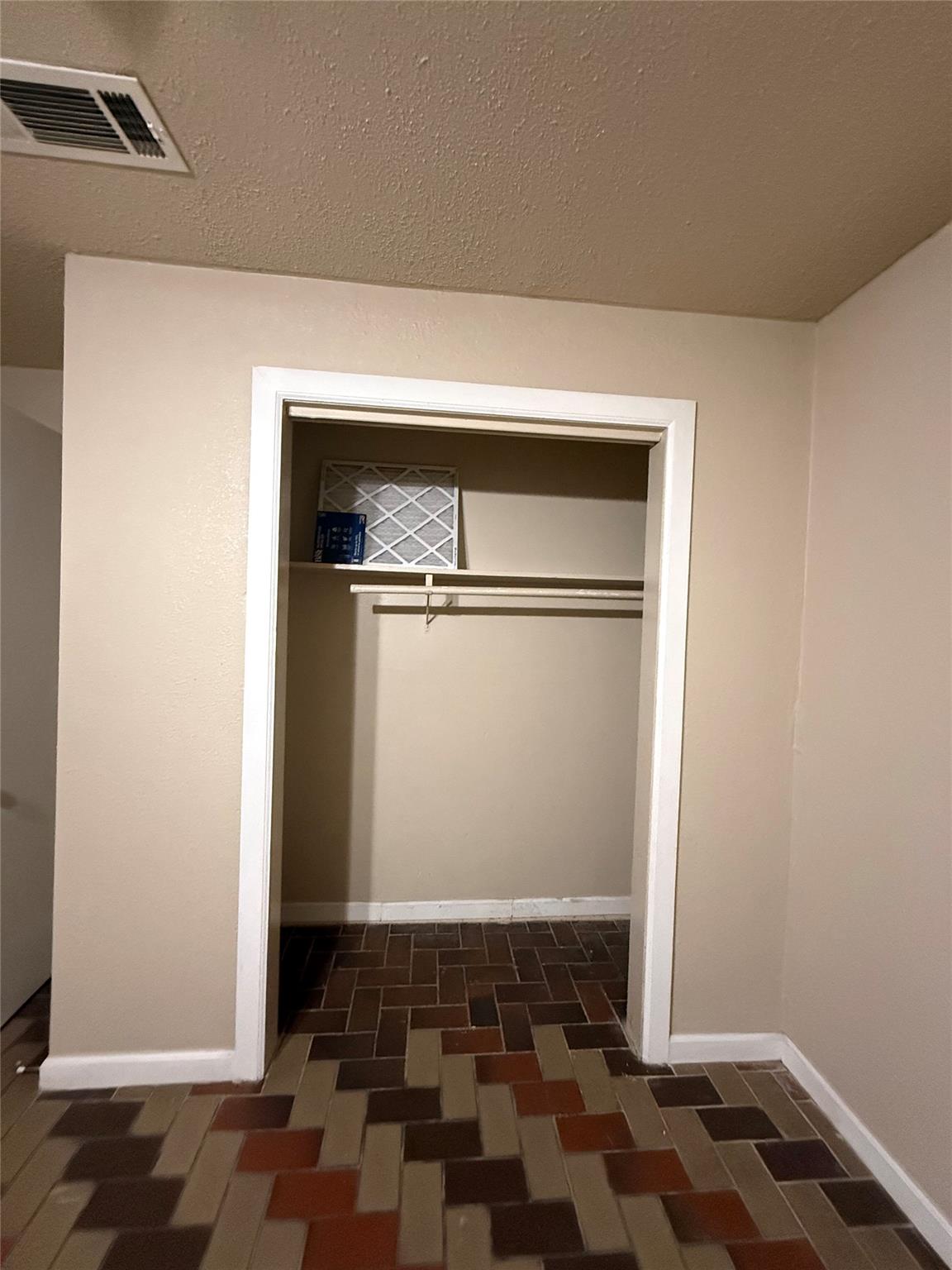 220 Stratford Ct, San Antonio, TX 78223