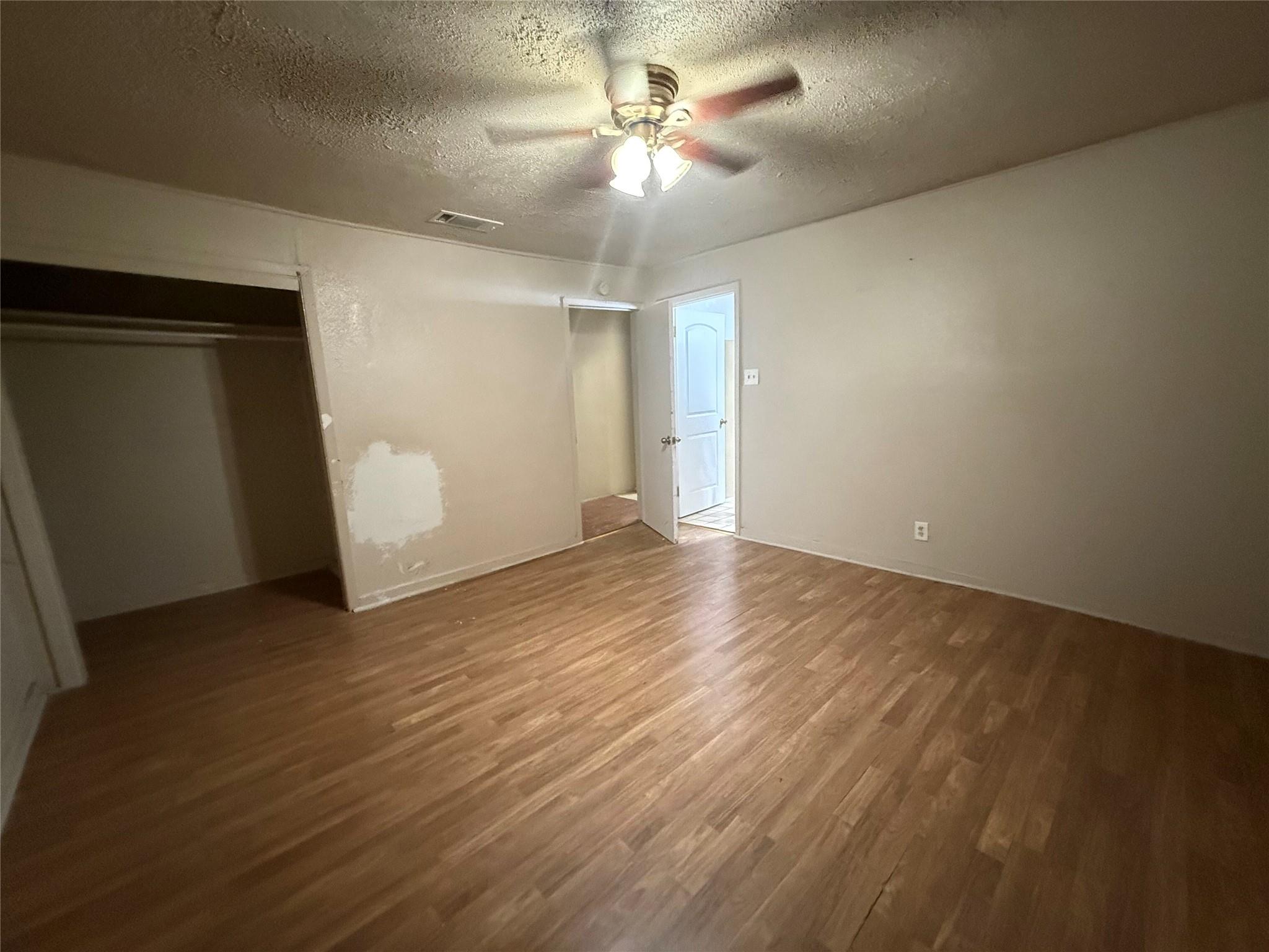 220 Stratford Ct, San Antonio, TX 78223