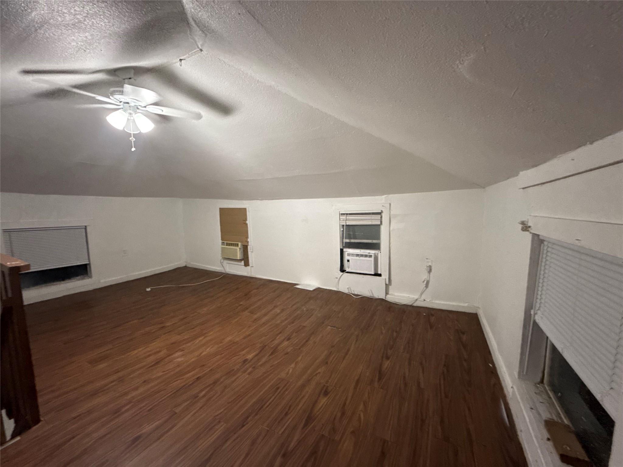 220 Stratford Ct, San Antonio, TX 78223