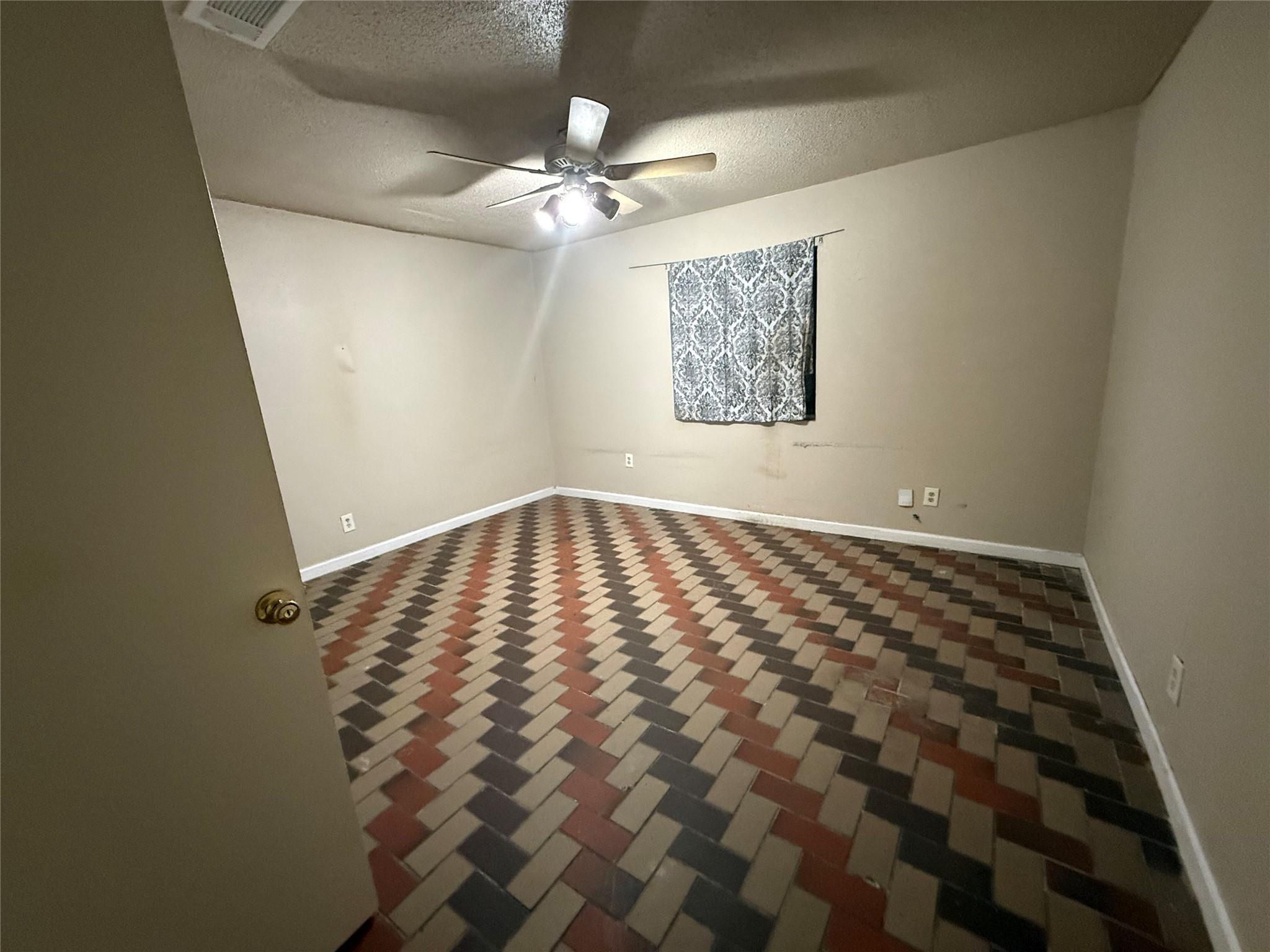 220 Stratford Ct, San Antonio, TX 78223