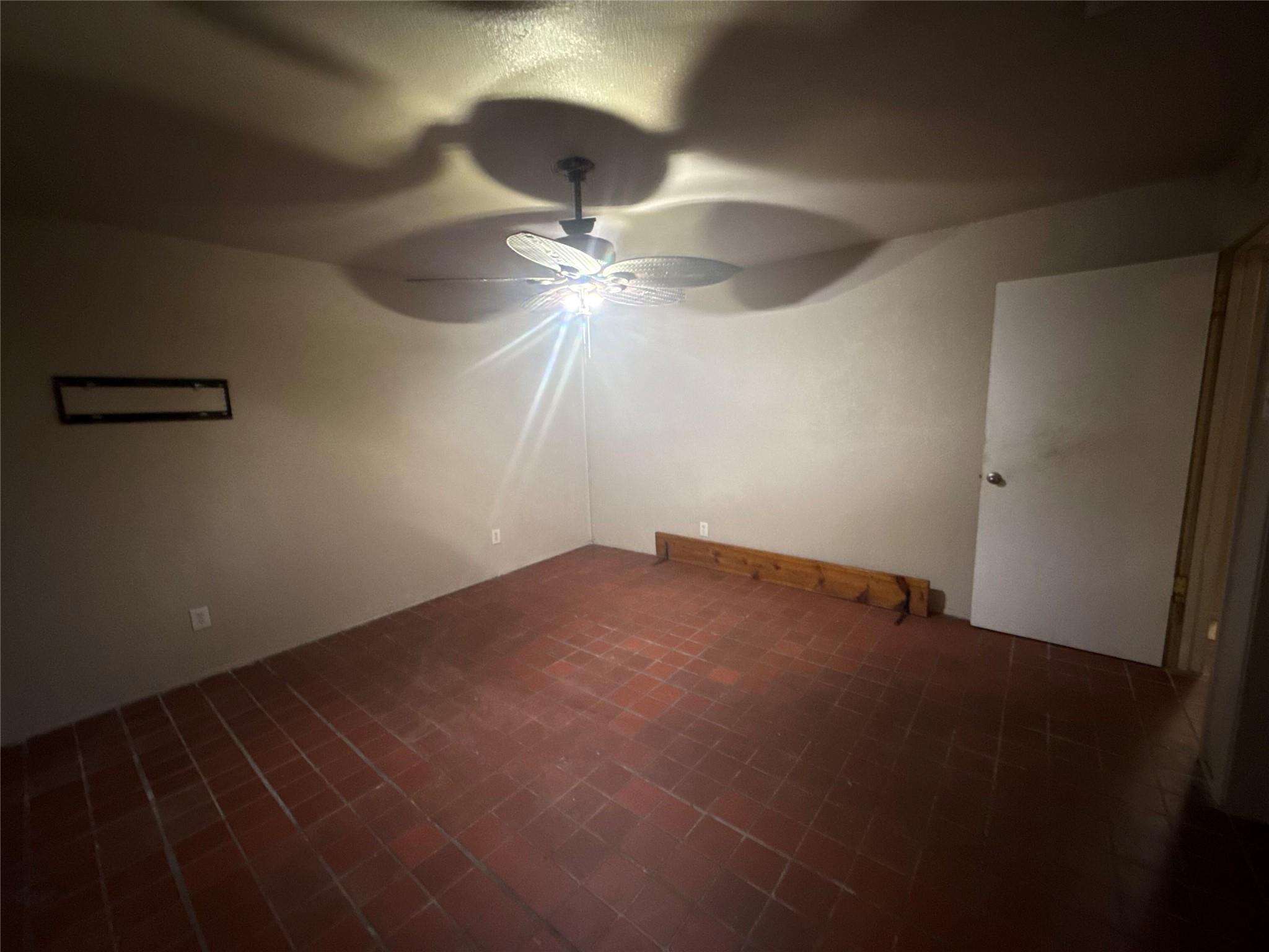 220 Stratford Ct, San Antonio, TX 78223