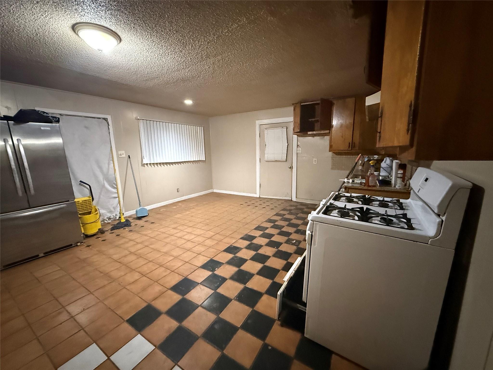 220 Stratford Ct, San Antonio, TX 78223