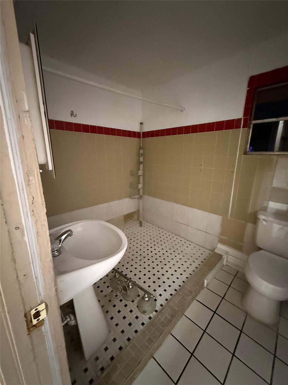 220 Stratford Ct, San Antonio, TX 78223