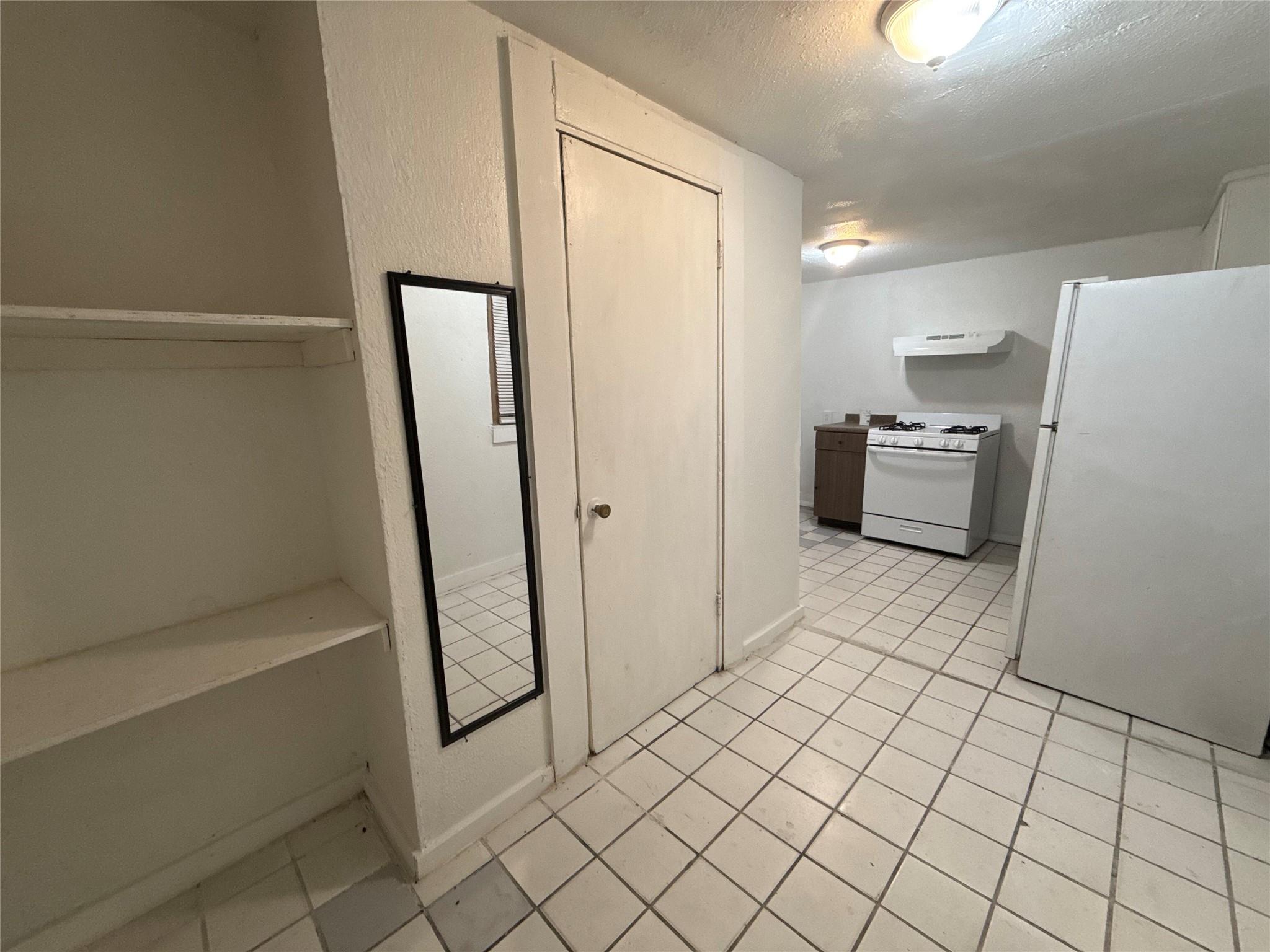 220 Stratford Ct, San Antonio, TX 78223