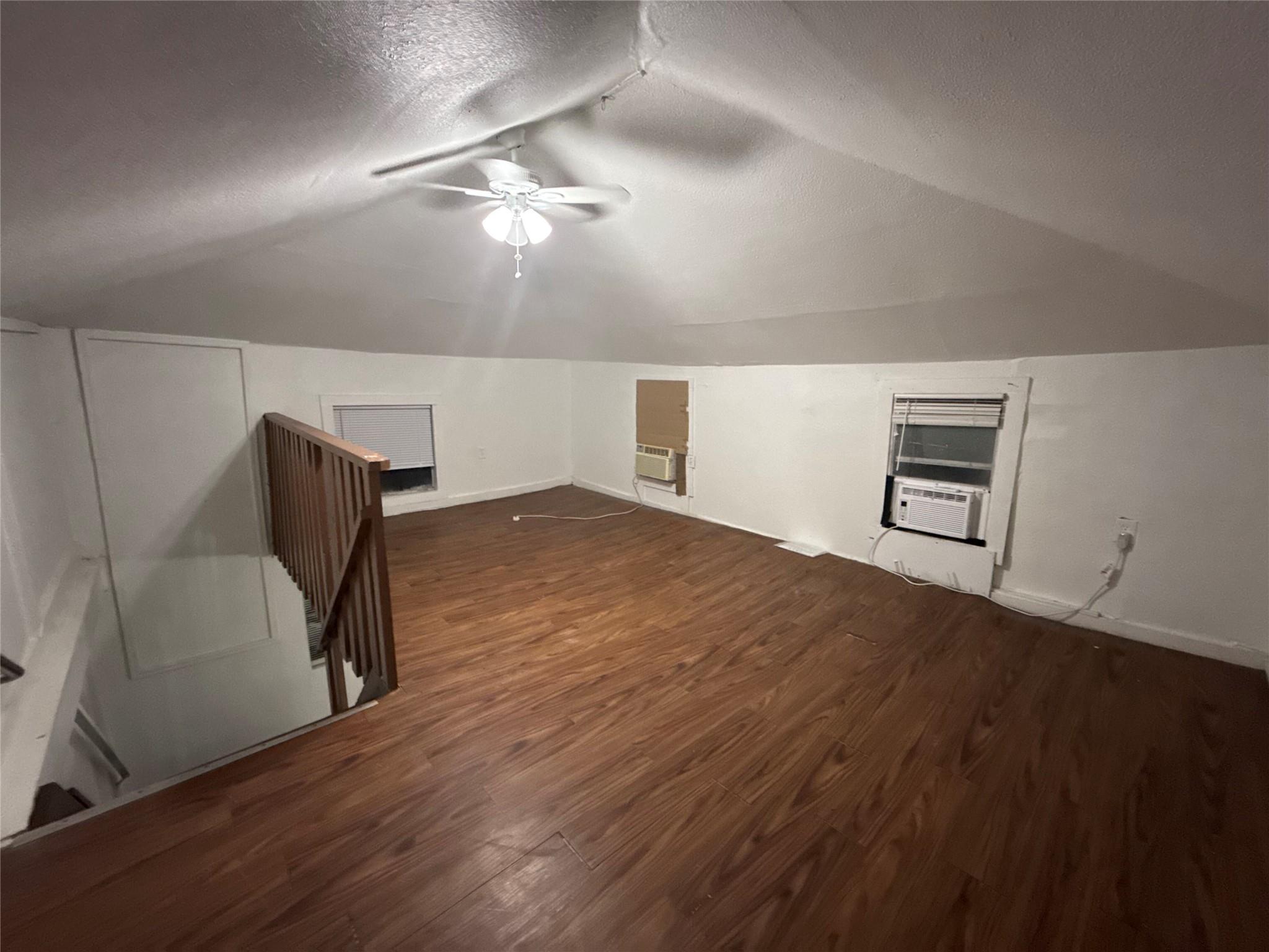 220 Stratford Ct, San Antonio, TX 78223