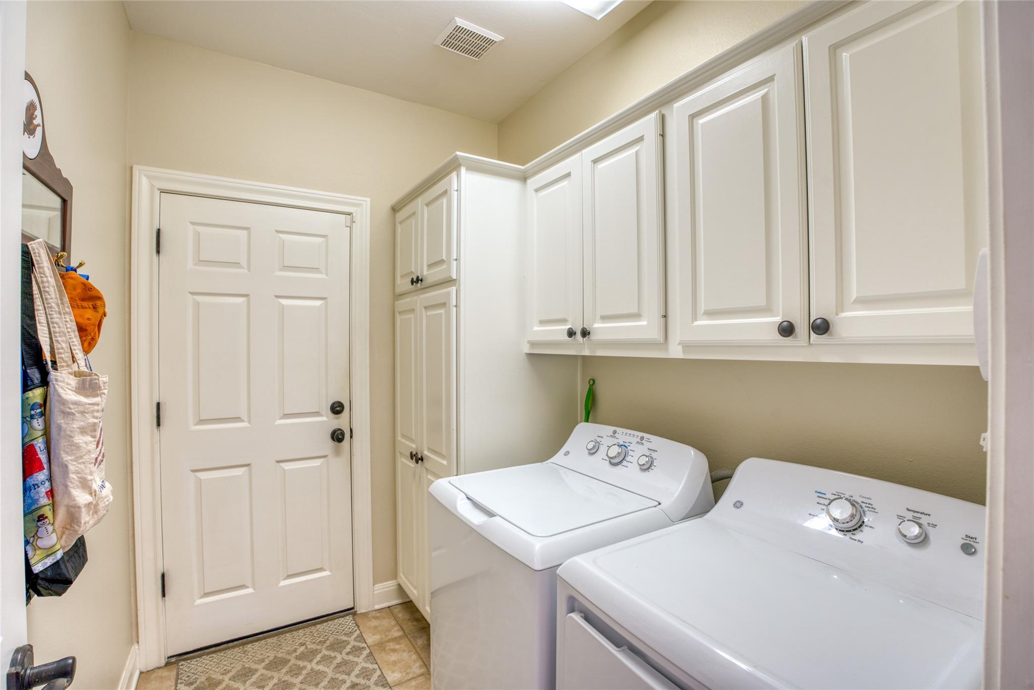 219 The Hills Dr # 5, The Hills, TX 78738