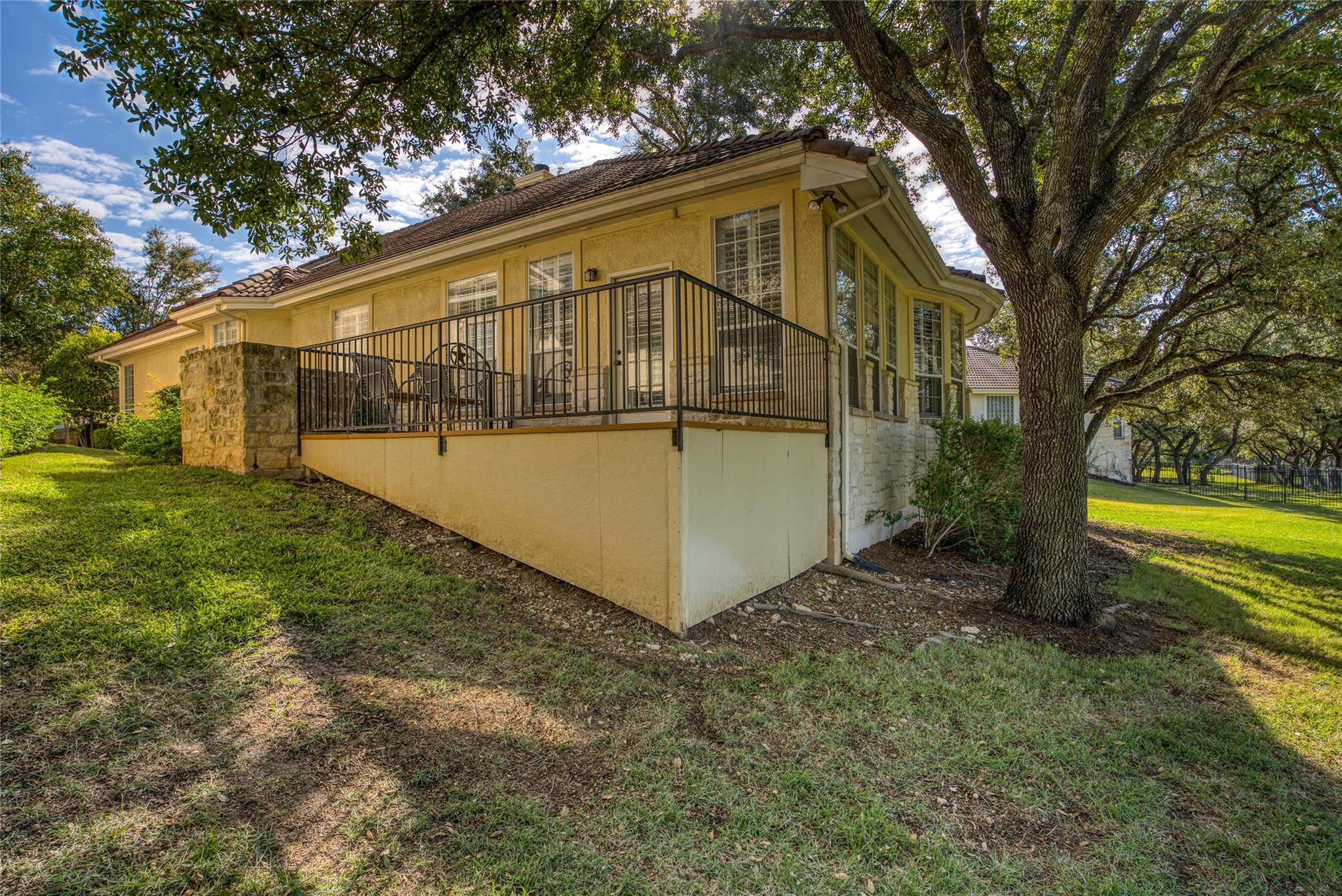 219 The Hills Dr # 5, The Hills, TX 78738