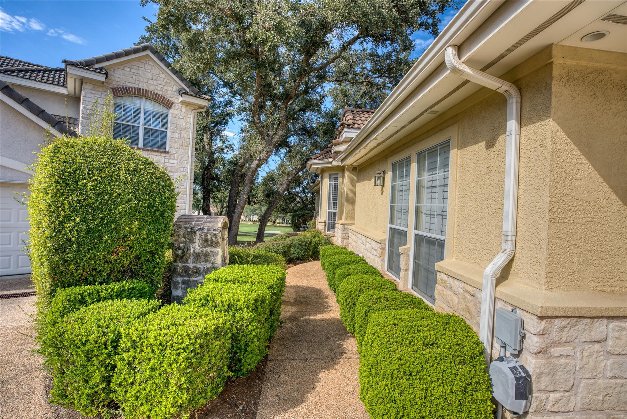 219 The Hills Dr # 5, The Hills, TX 78738