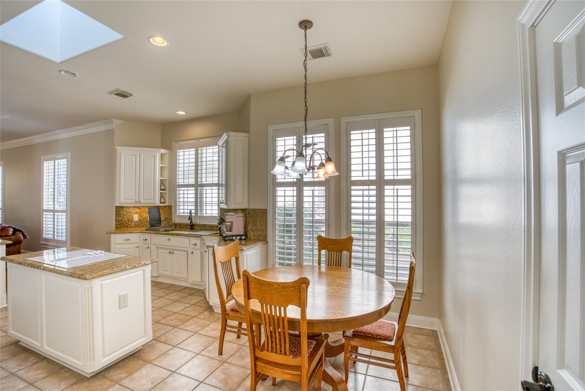 219 The Hills Dr # 5, The Hills, TX 78738