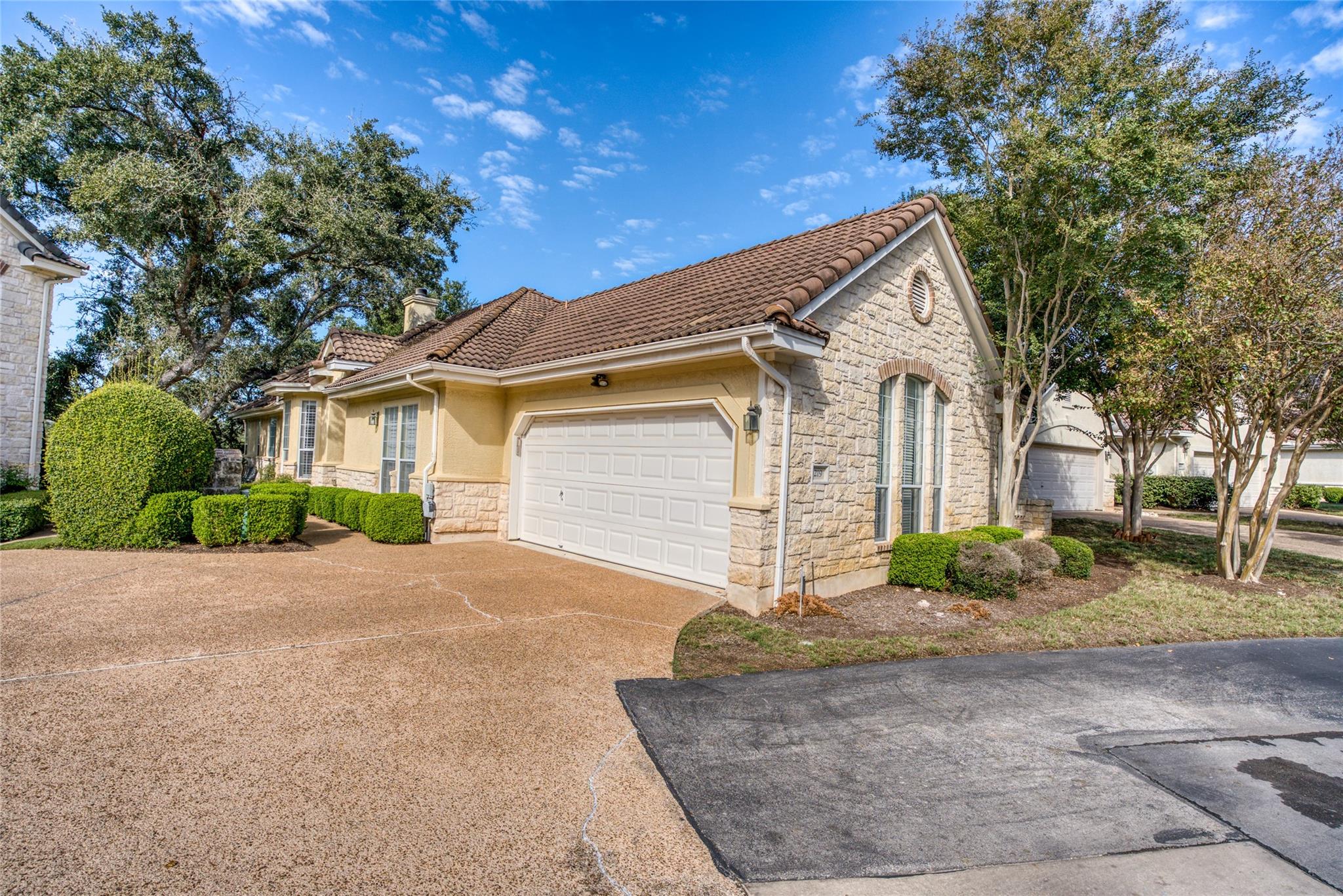 219 The Hills Dr # 5, The Hills, TX 78738