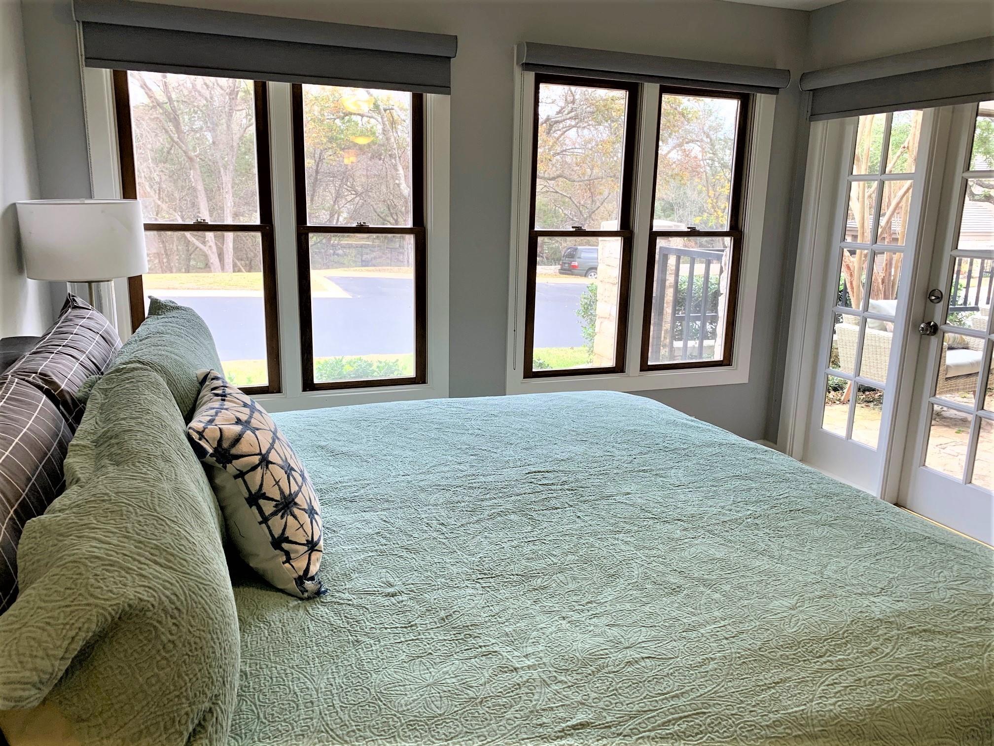 105 Birdie Dr, The Hills, TX 78738