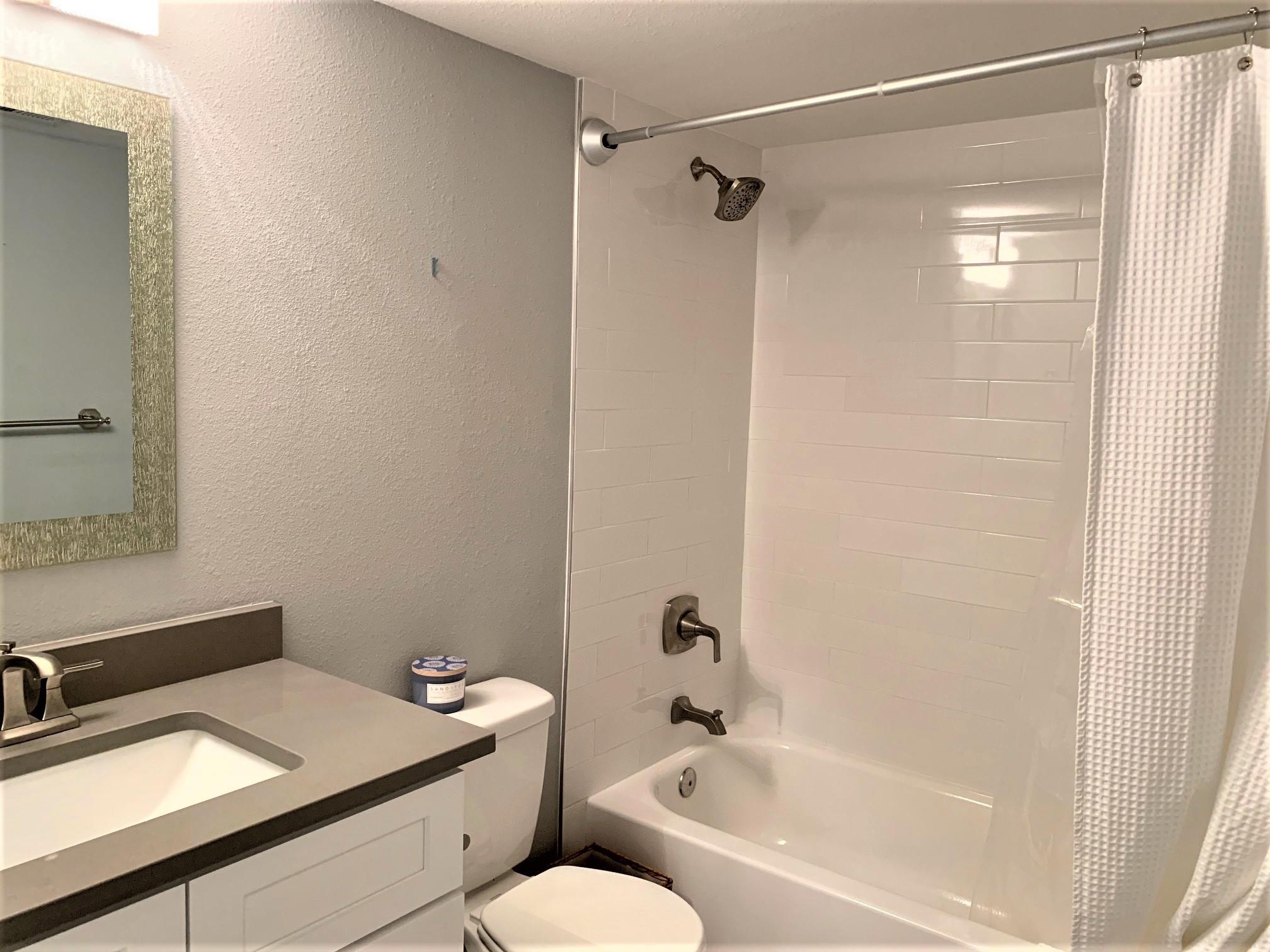 105 Birdie Dr, The Hills, TX 78738