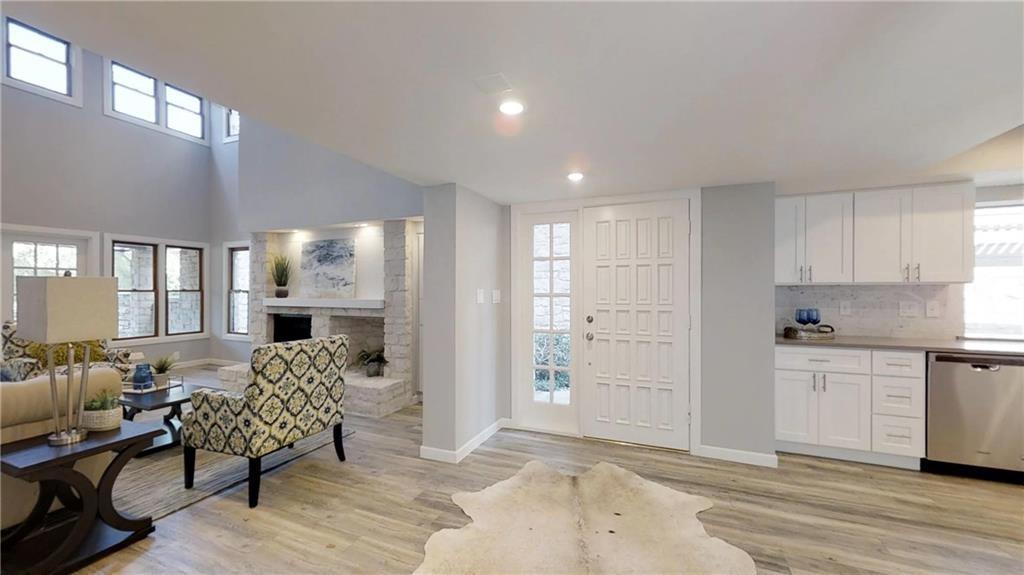 105 Birdie Dr, The Hills, TX 78738