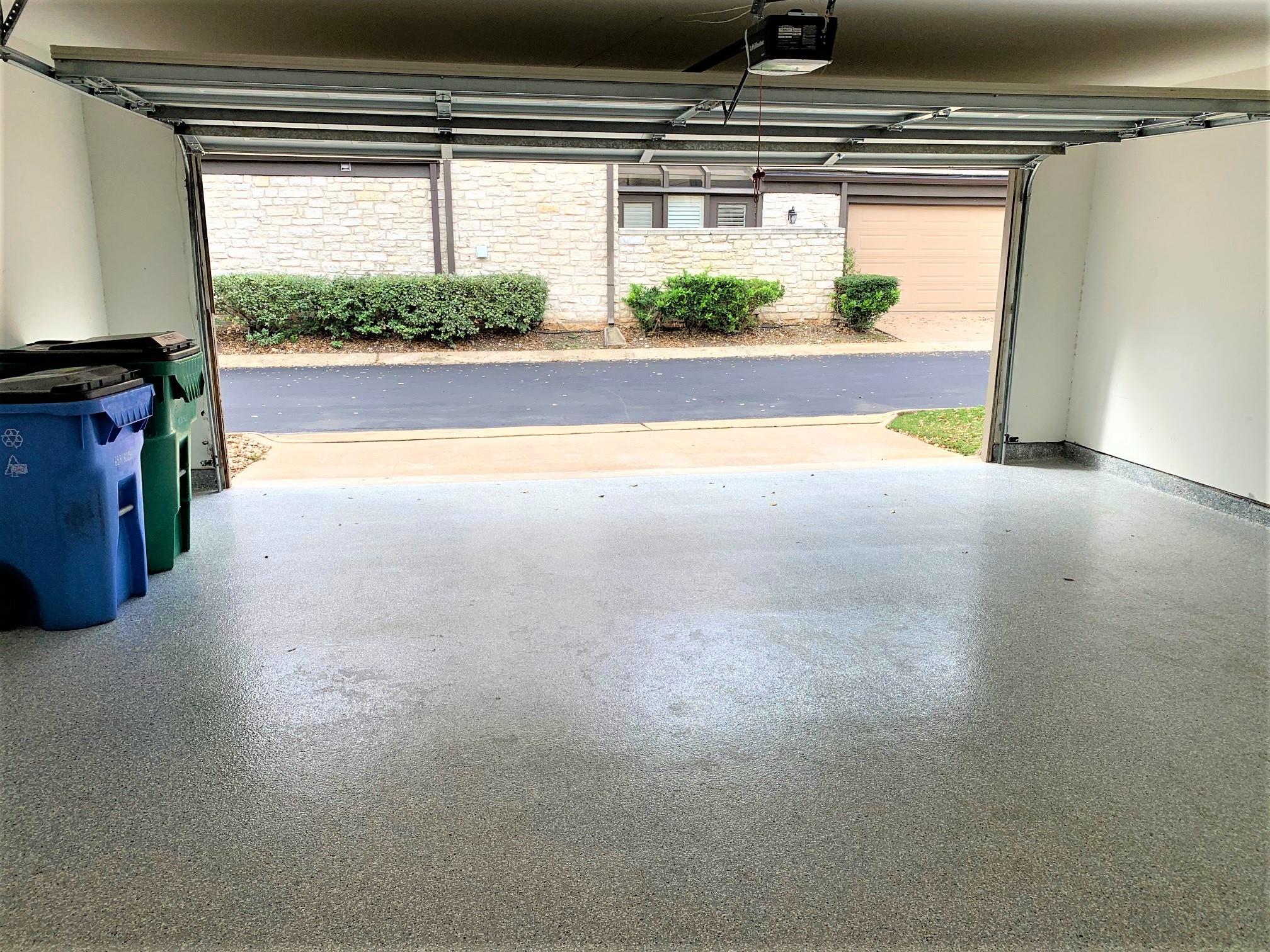 105 Birdie Dr, The Hills, TX 78738